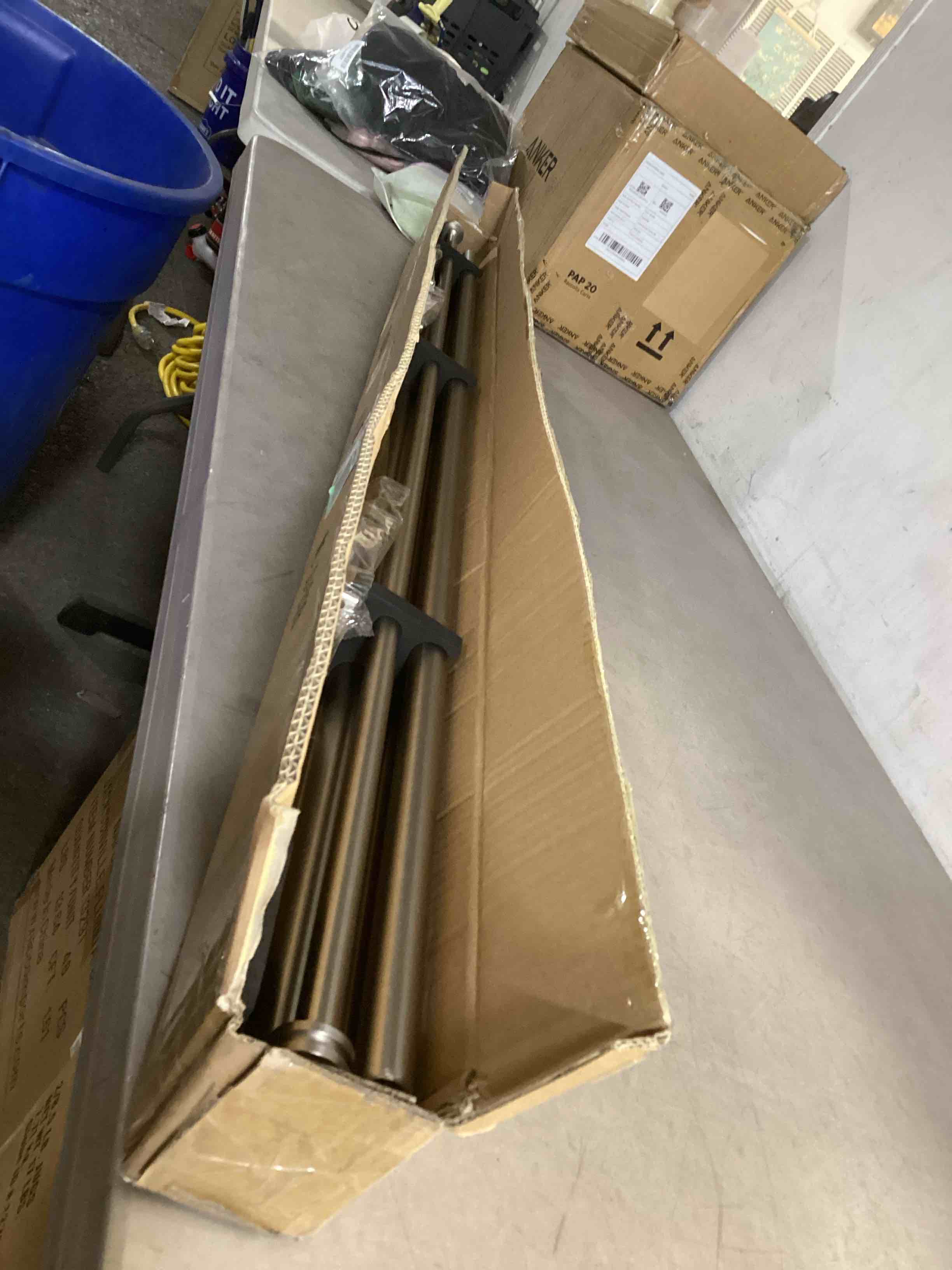 https://s3.amazonaws.com/lotting-images-prod/bidfta/PNK0447852_1730821862653.jpeg