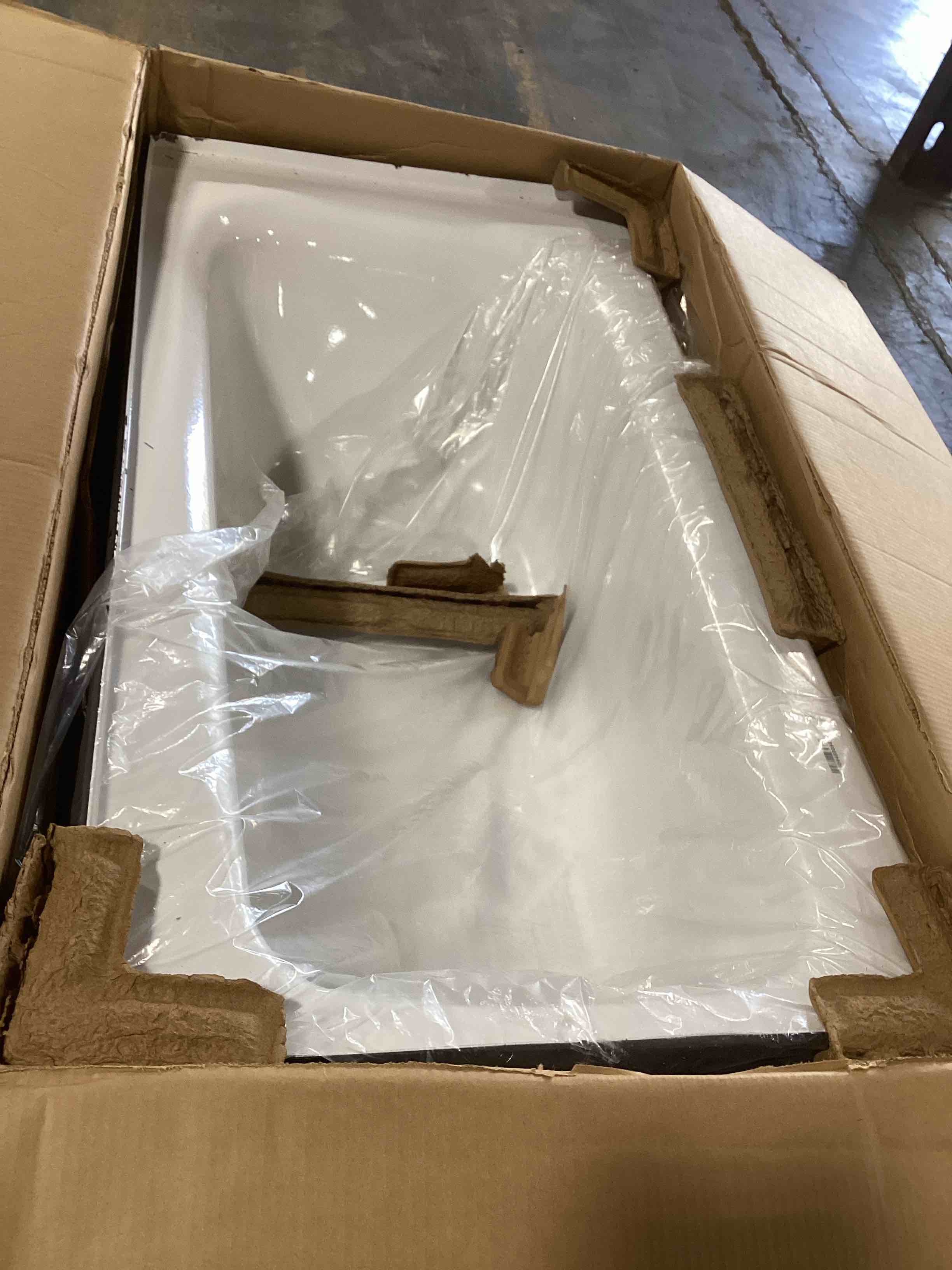 https://s3.amazonaws.com/lotting-images-prod/bidfta/PNK0448642_1730738566834.jpeg