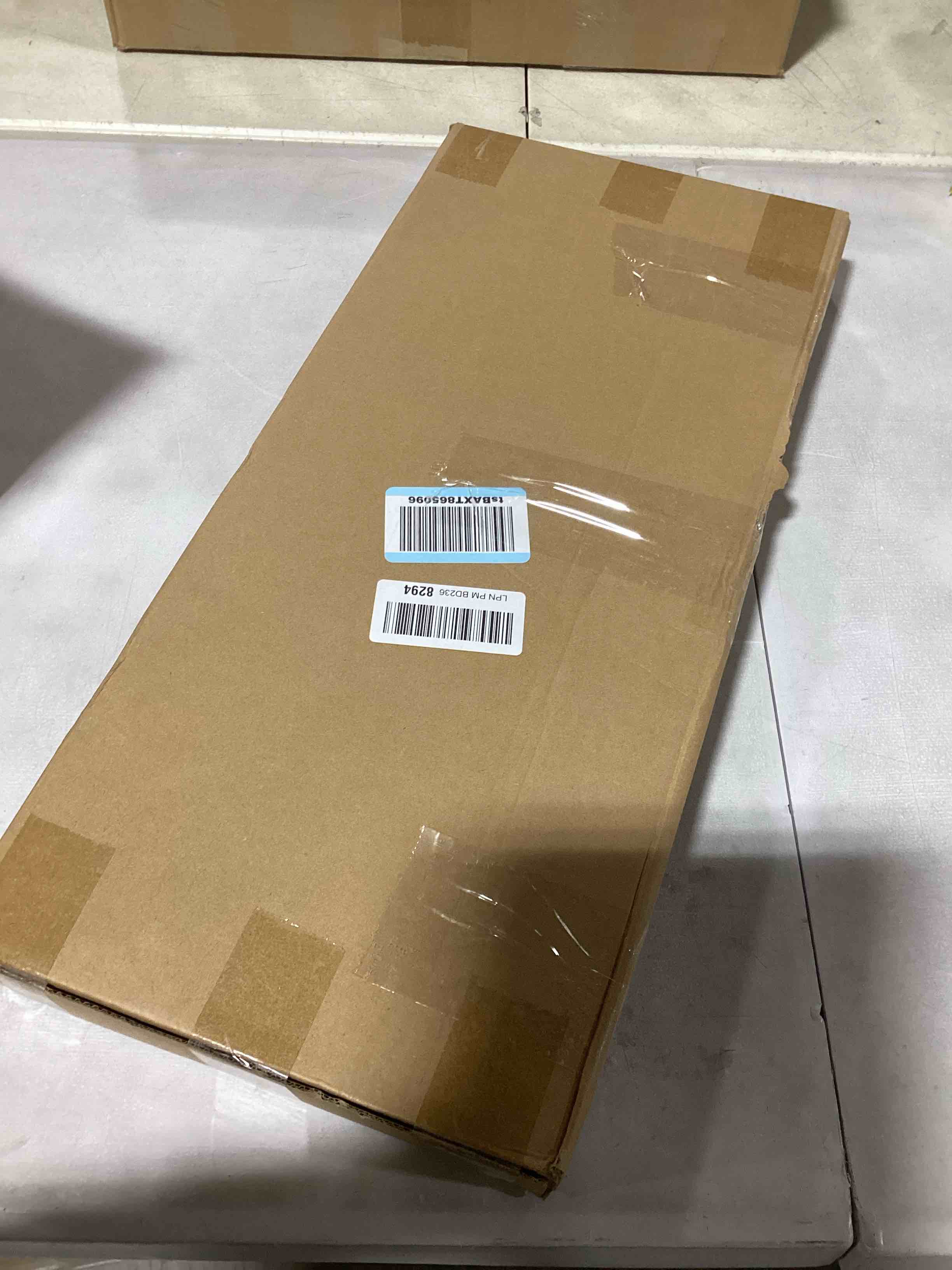 https://s3.amazonaws.com/lotting-images-prod/bidfta/PNK0448957_1732126333821.jpeg