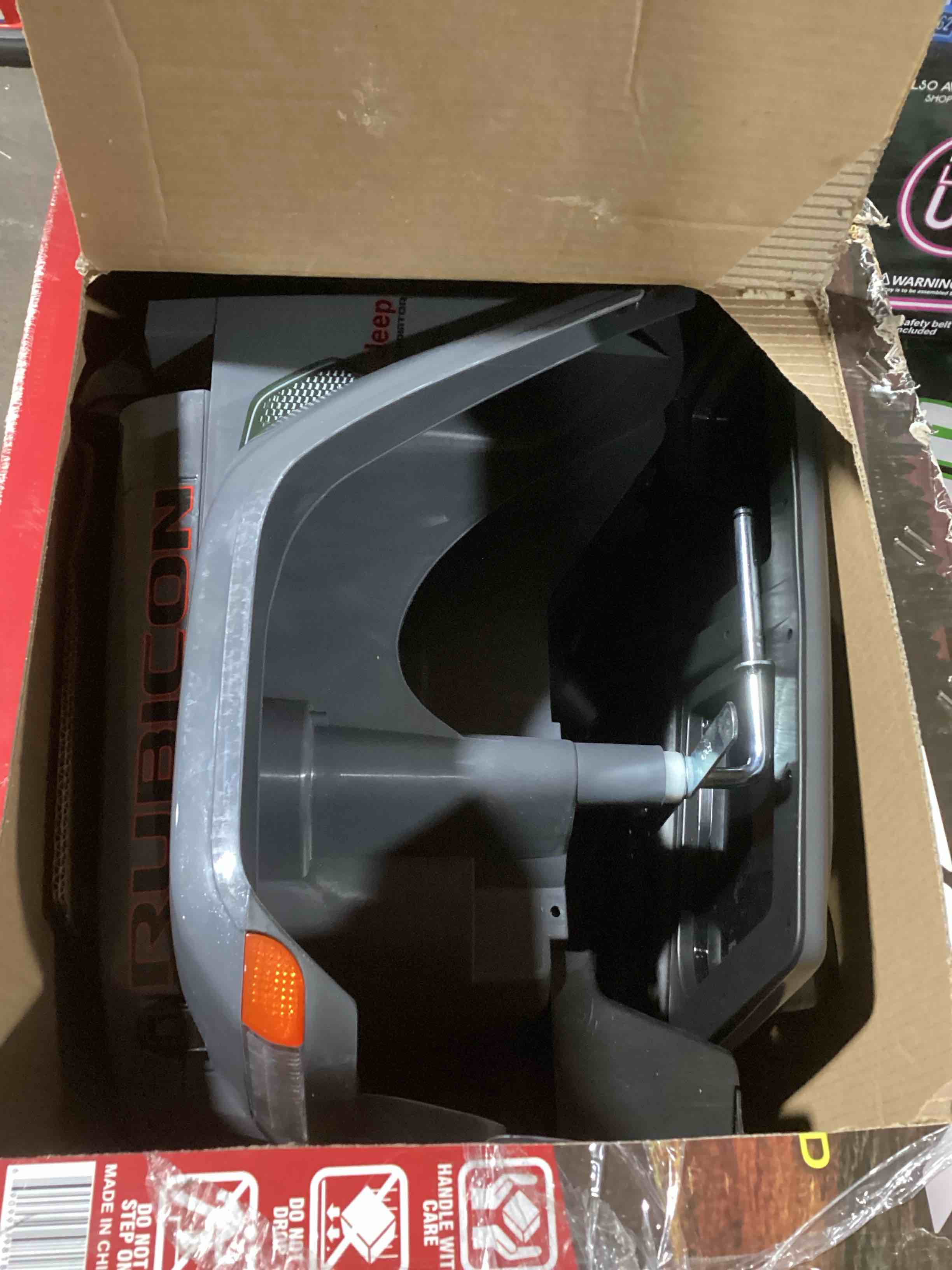 https://s3.amazonaws.com/lotting-images-prod/bidfta/PNK0449167_1730472721437.jpeg
