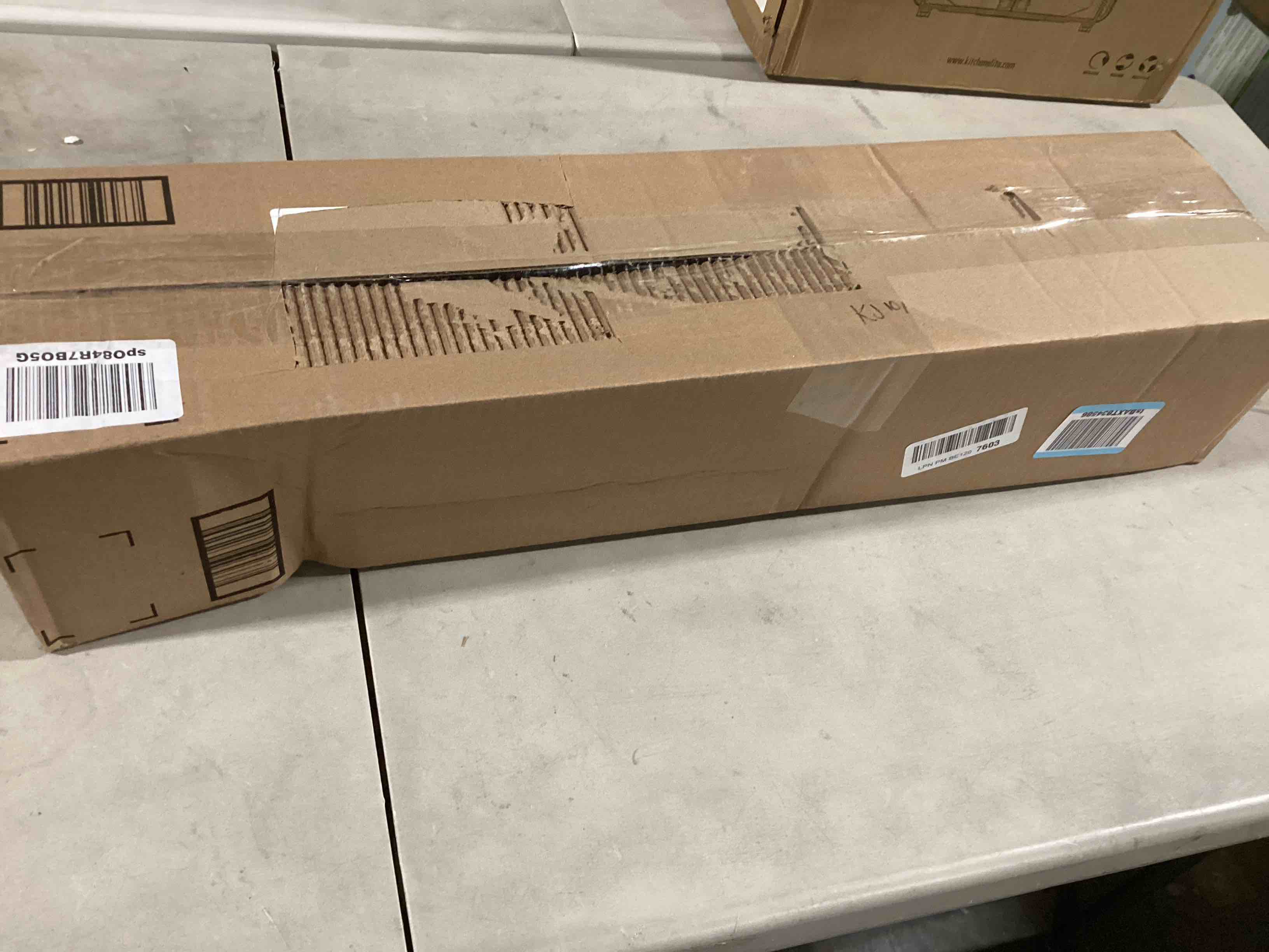 https://s3.amazonaws.com/lotting-images-prod/bidfta/PNK0449645_1730314794673.jpeg