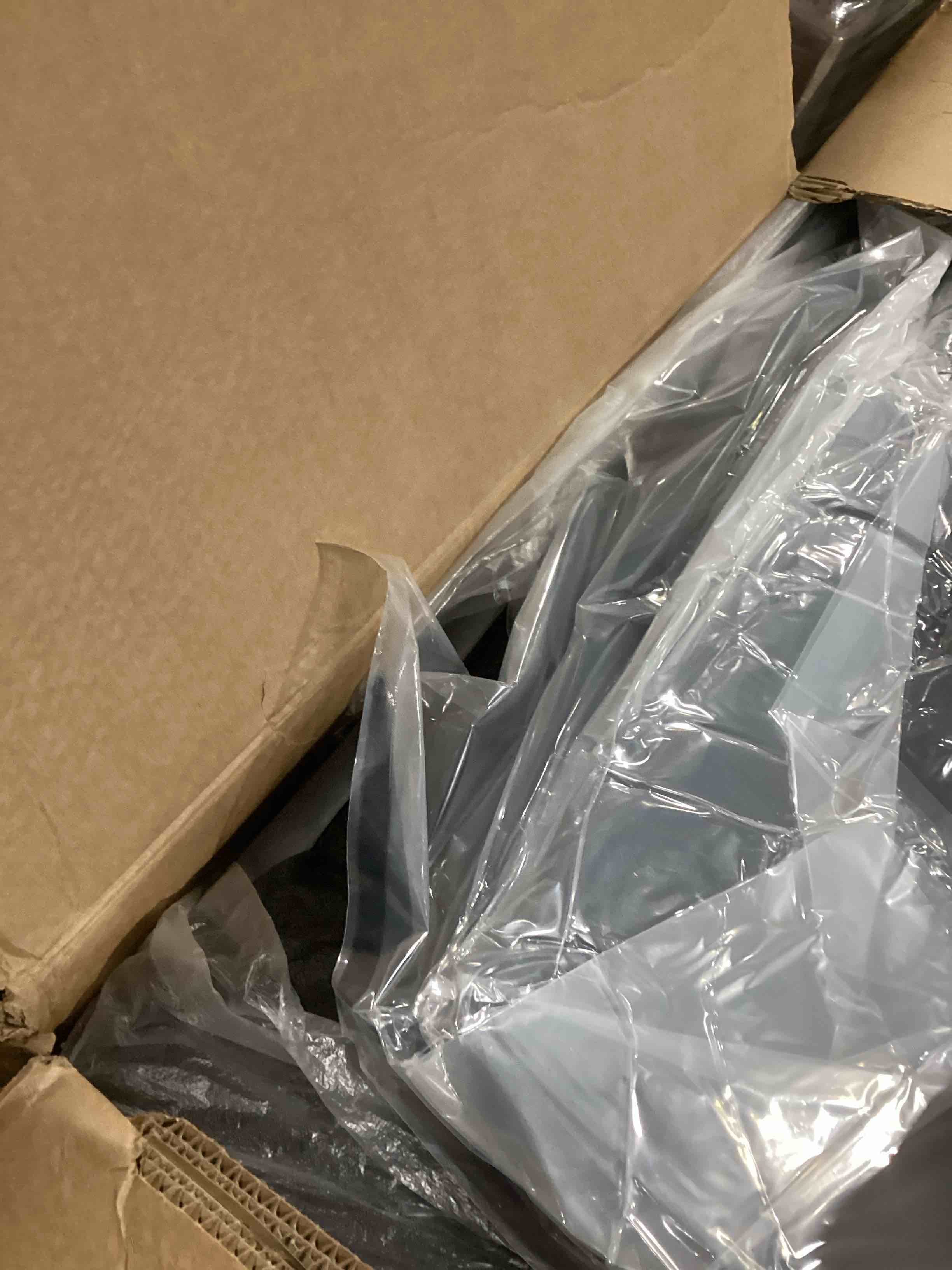 https://s3.amazonaws.com/lotting-images-prod/bidfta/PNK0450117_1733769268166.jpeg