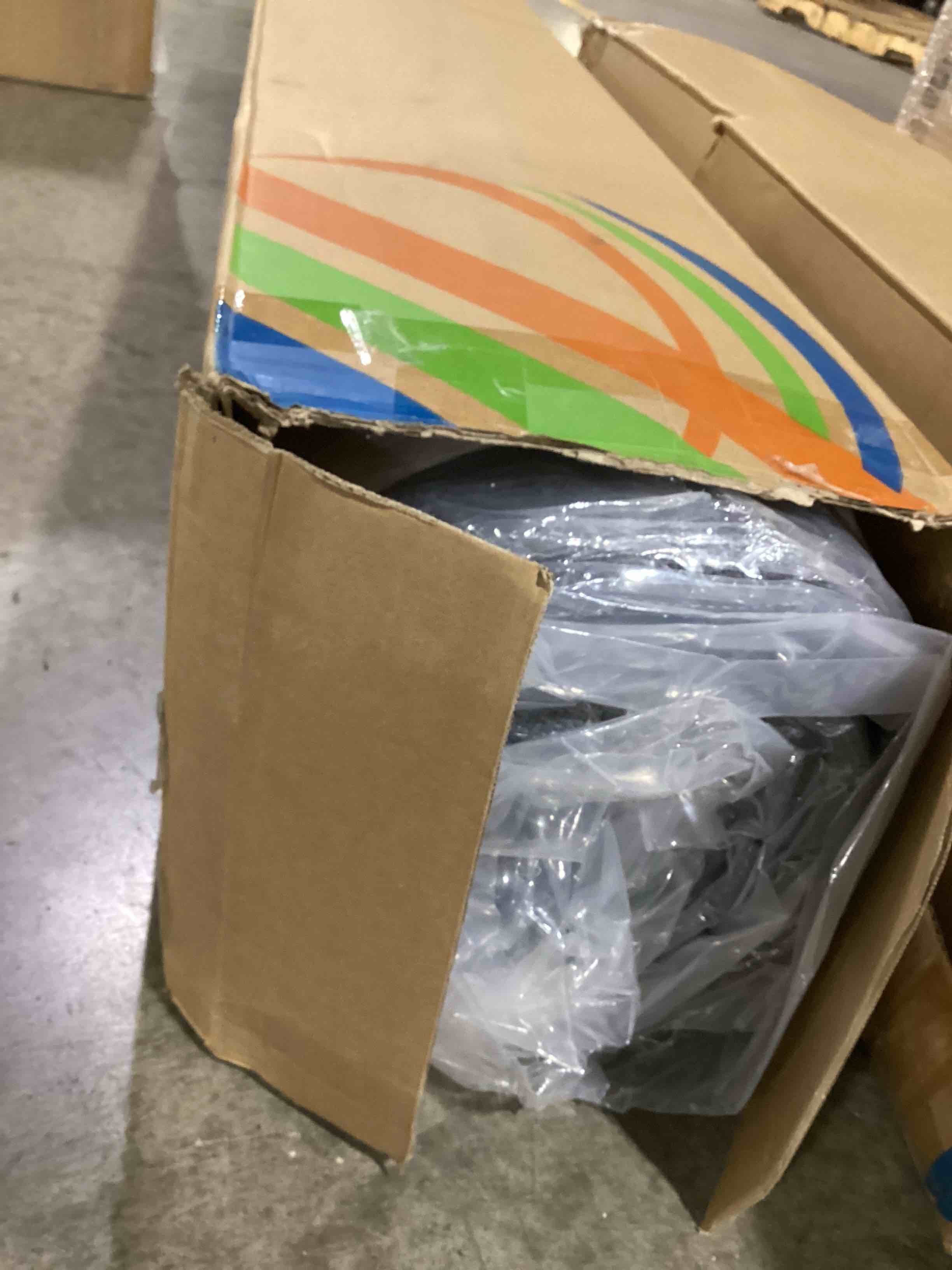 https://s3.amazonaws.com/lotting-images-prod/bidfta/PNK0450253_1732654854149.jpeg