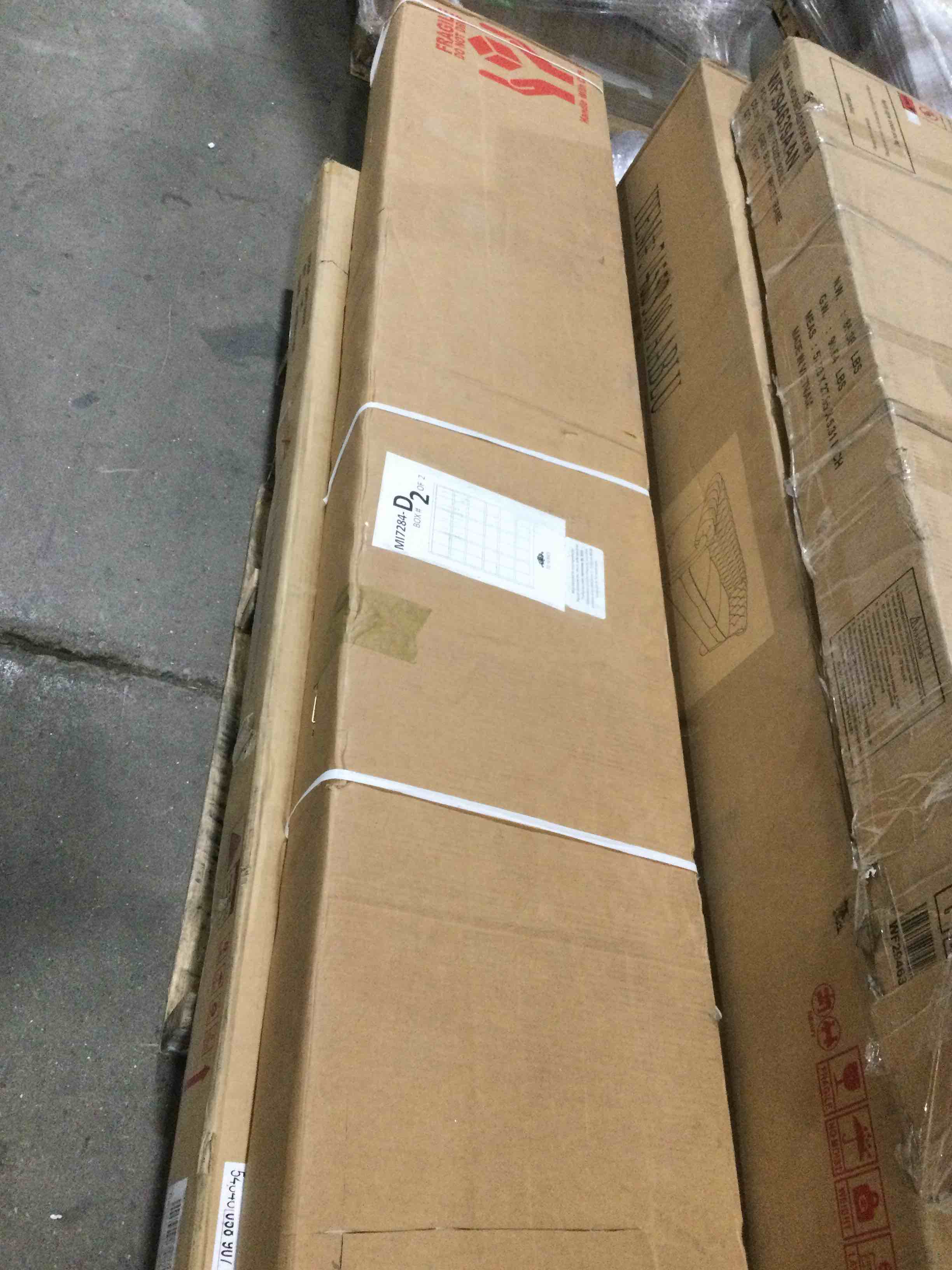 https://s3.amazonaws.com/lotting-images-prod/bidfta/PNK0450587_1732196167342.jpeg