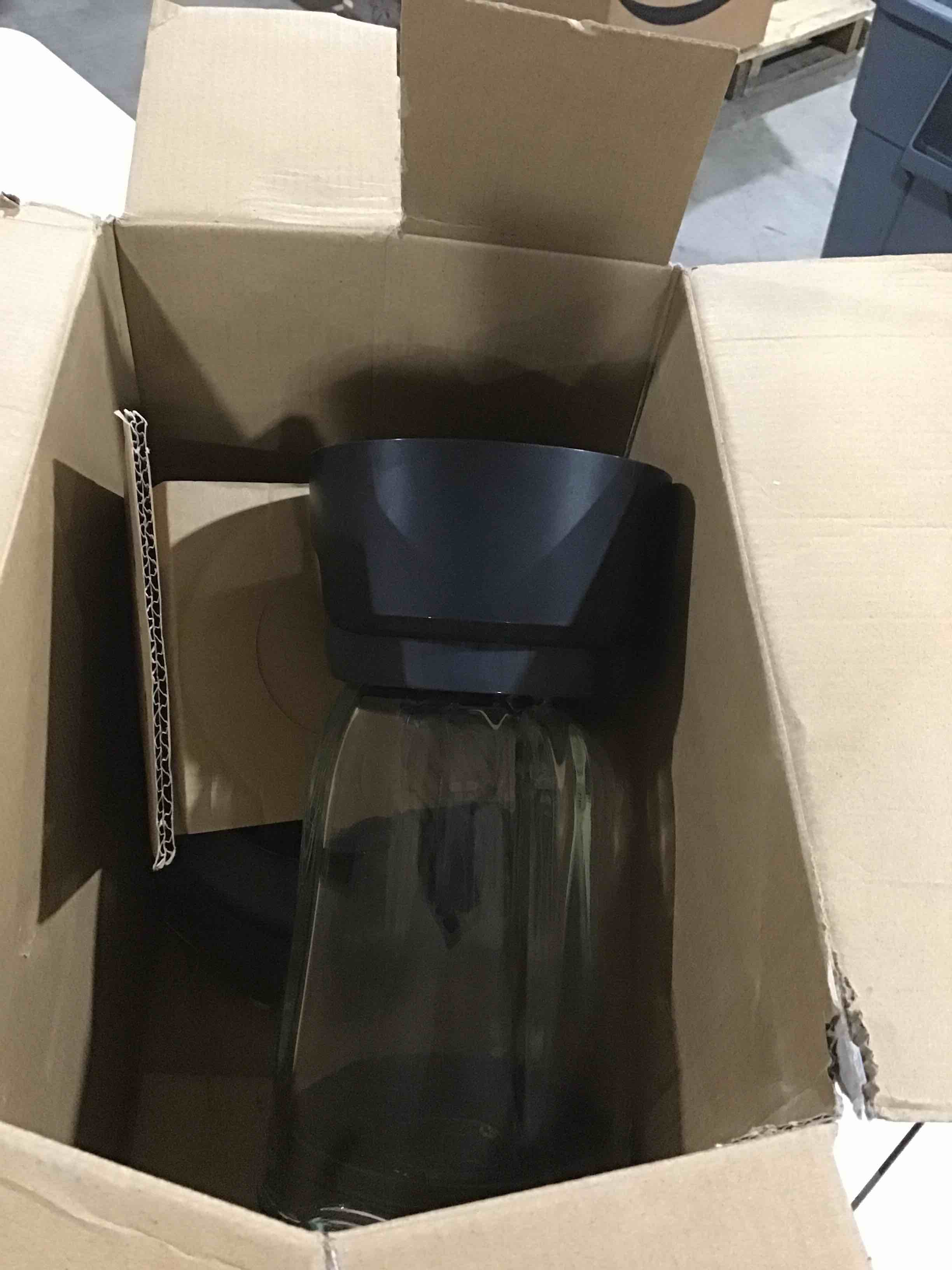 https://s3.amazonaws.com/lotting-images-prod/bidfta/PNK0450721_1732111242191.jpeg