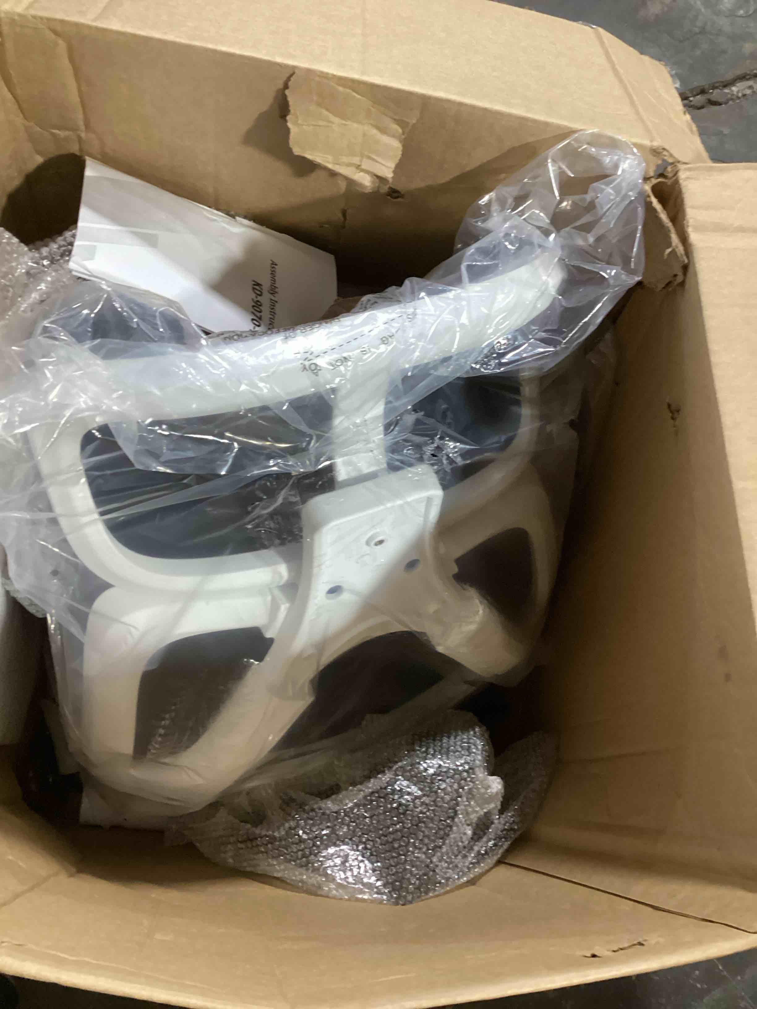 https://s3.amazonaws.com/lotting-images-prod/bidfta/PNK0451011_1731676521140.jpeg