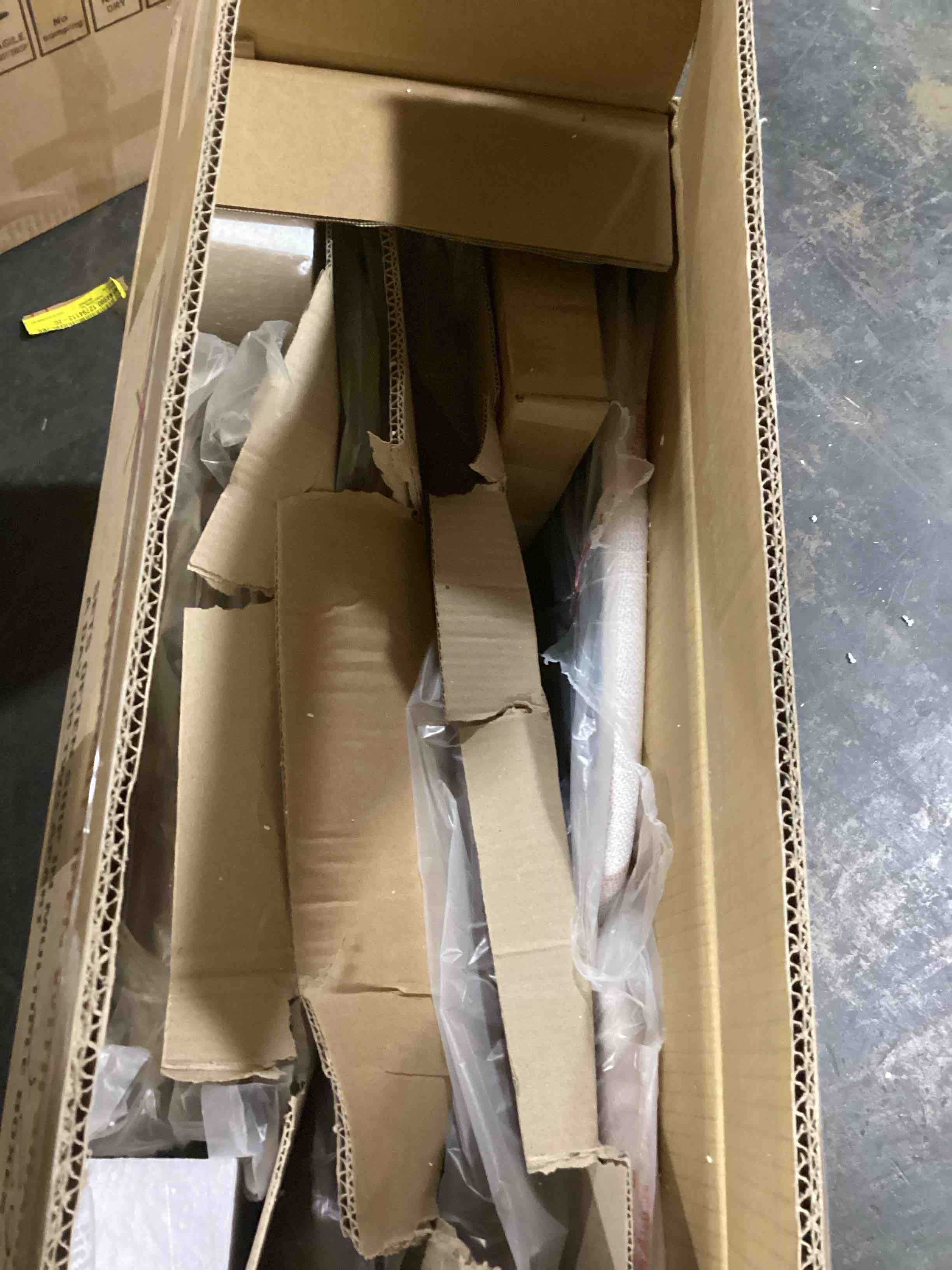 https://s3.amazonaws.com/lotting-images-prod/bidfta/PNK0451952_1730482733923.jpeg
