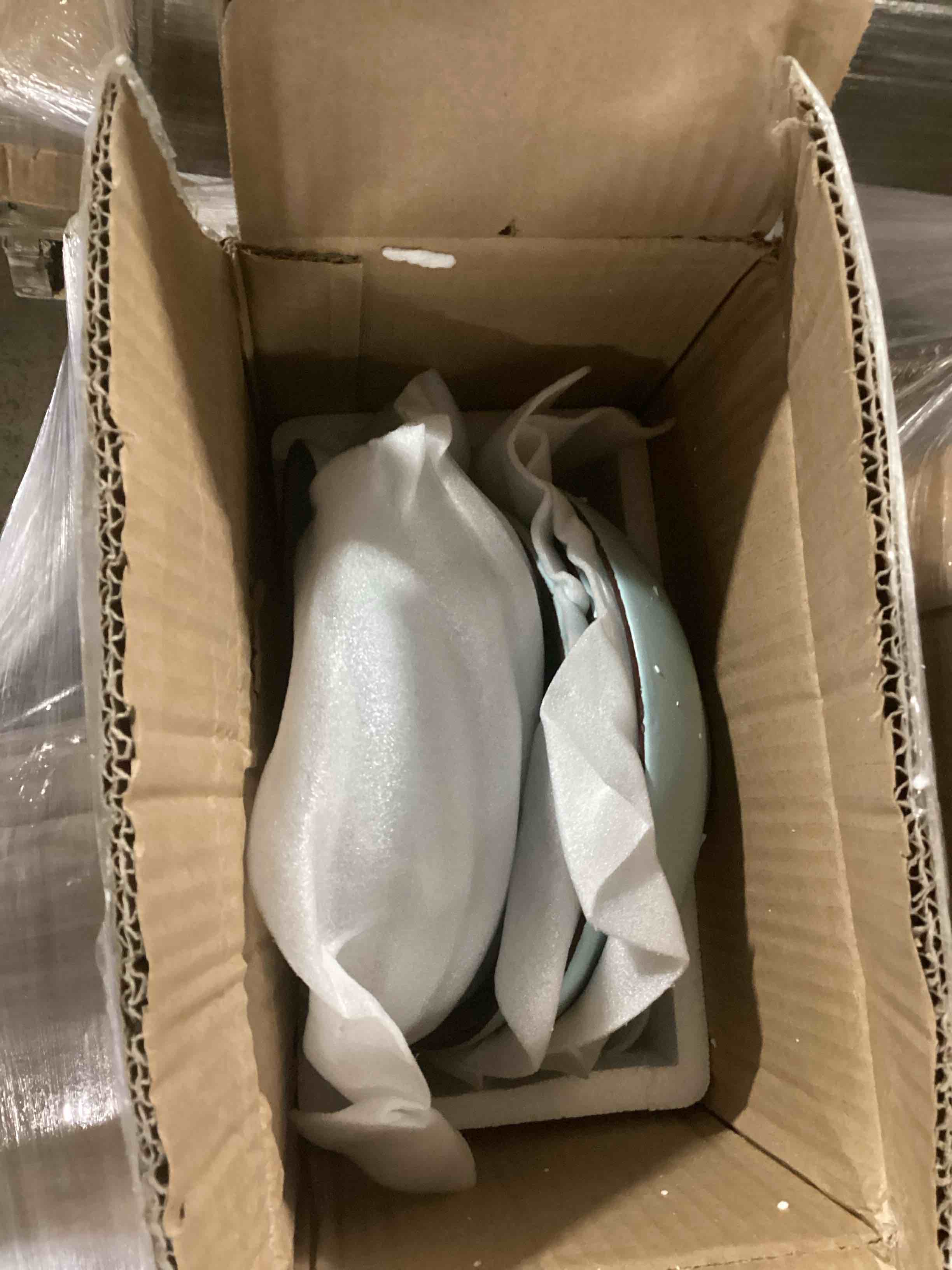 https://s3.amazonaws.com/lotting-images-prod/bidfta/PNK0451955_1730481024007.jpeg