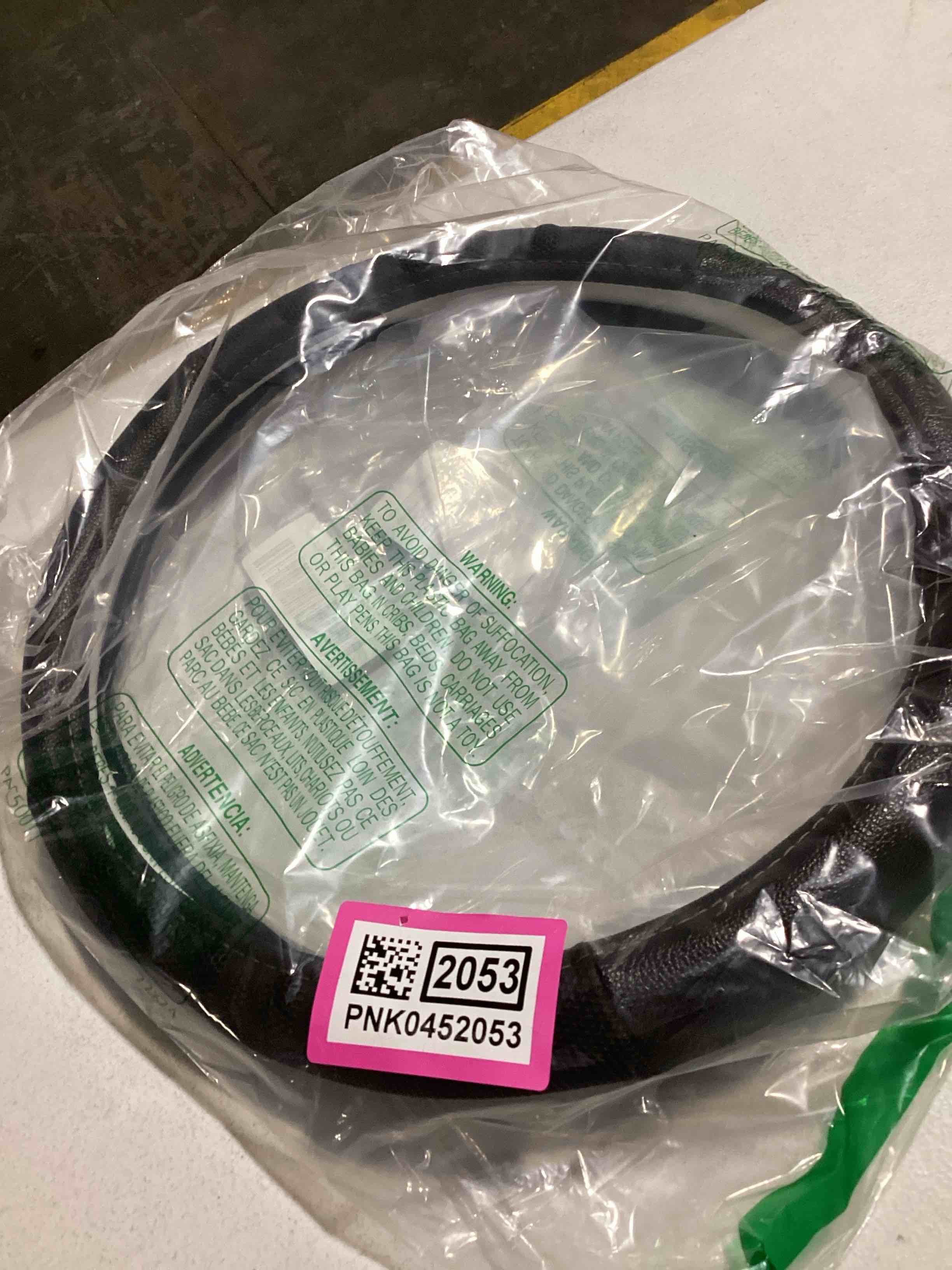 https://s3.amazonaws.com/lotting-images-prod/bidfta/PNK0452053_1730301972821.jpeg