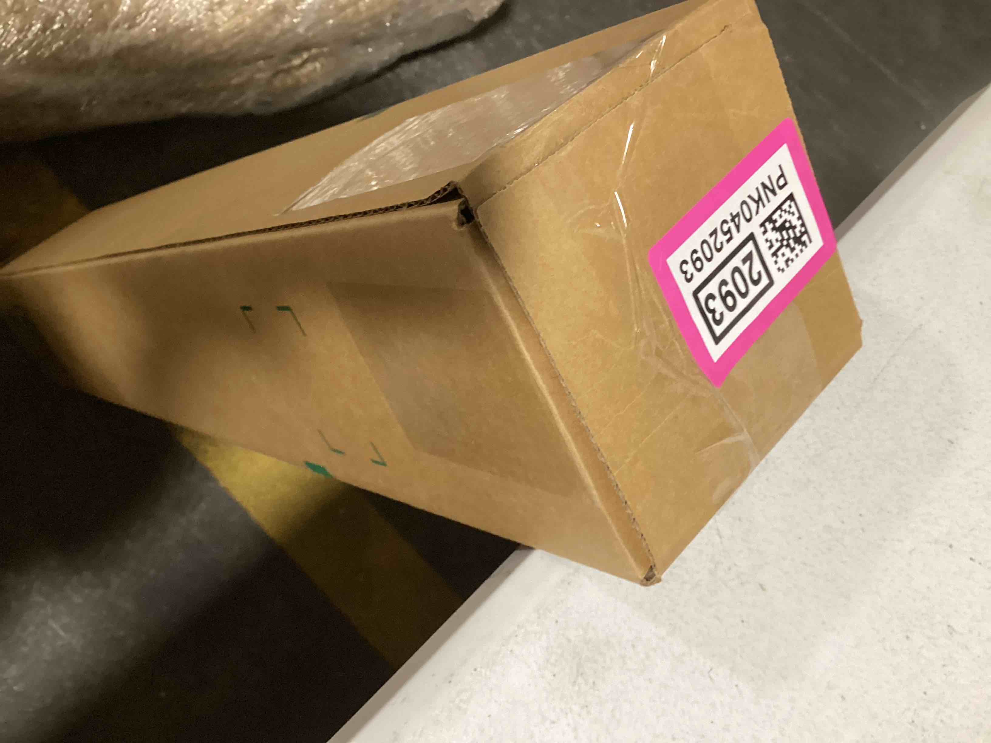 https://s3.amazonaws.com/lotting-images-prod/bidfta/PNK0452093_1730295587817.jpeg