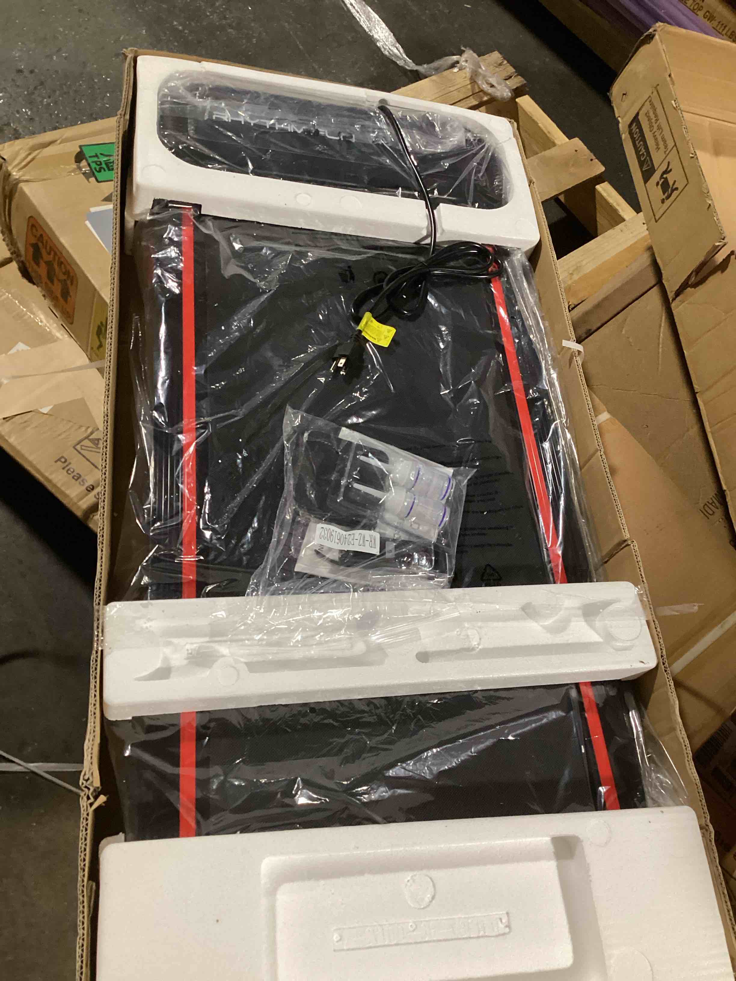 https://s3.amazonaws.com/lotting-images-prod/bidfta/PNK0452822_1729860321500.jpeg