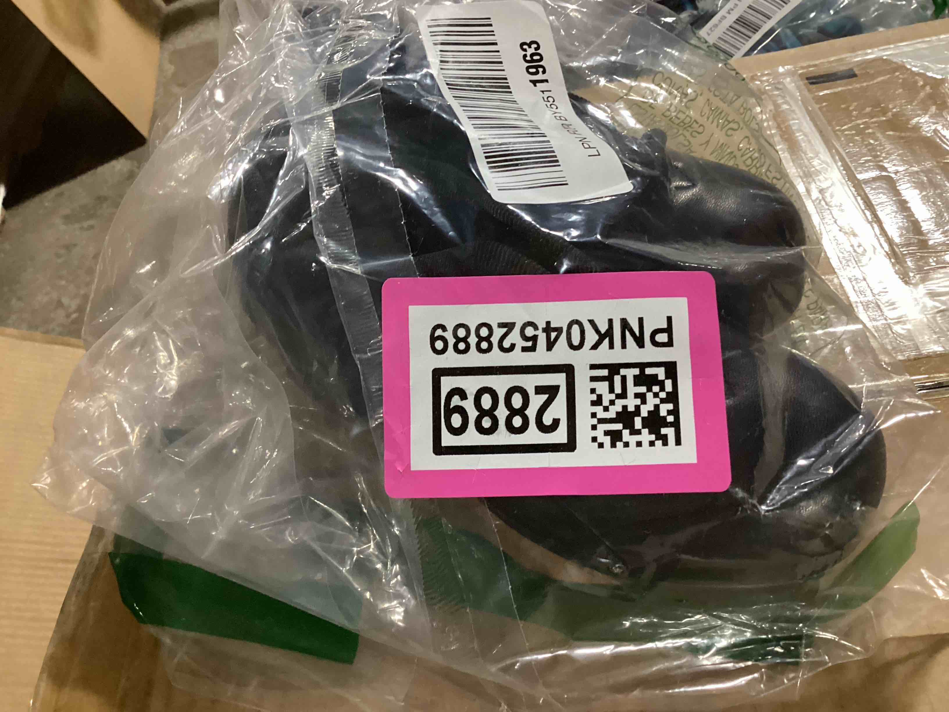 https://s3.amazonaws.com/lotting-images-prod/bidfta/PNK0452889_1729794142683.jpeg