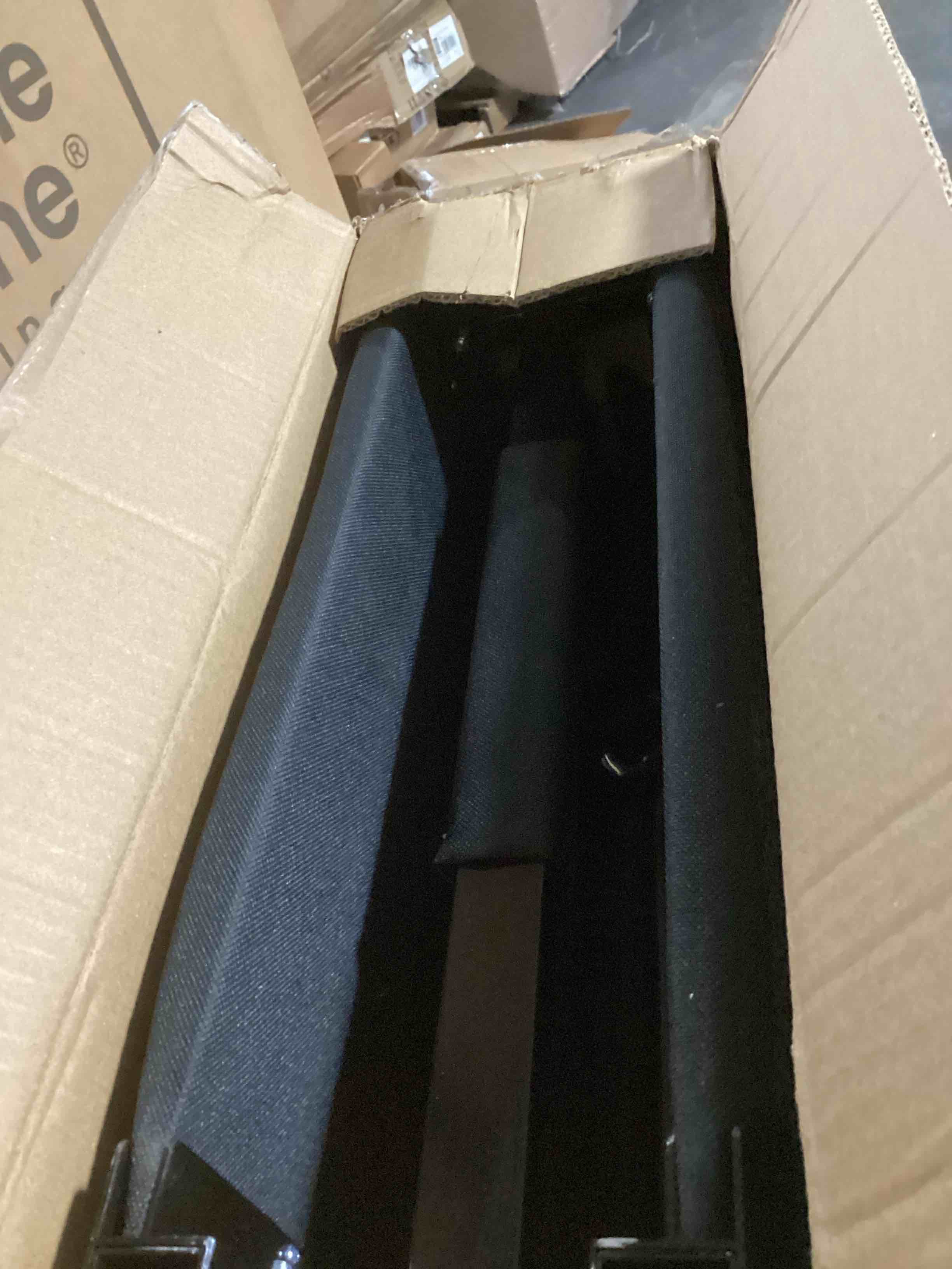 https://s3.amazonaws.com/lotting-images-prod/bidfta/PNK0452954_1729783703086.jpeg