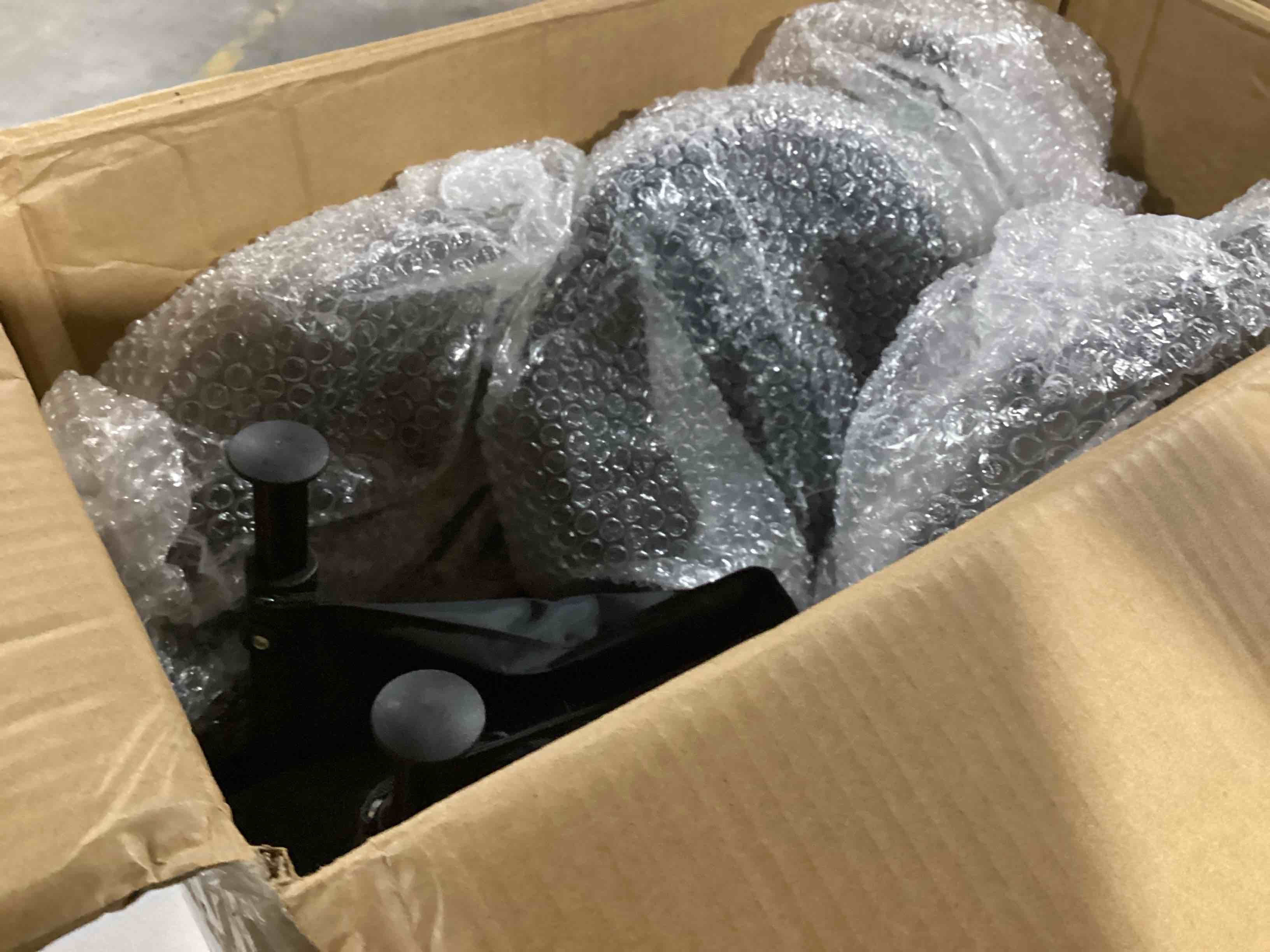 https://s3.amazonaws.com/lotting-images-prod/bidfta/PNK0452981_1729710909112.jpeg