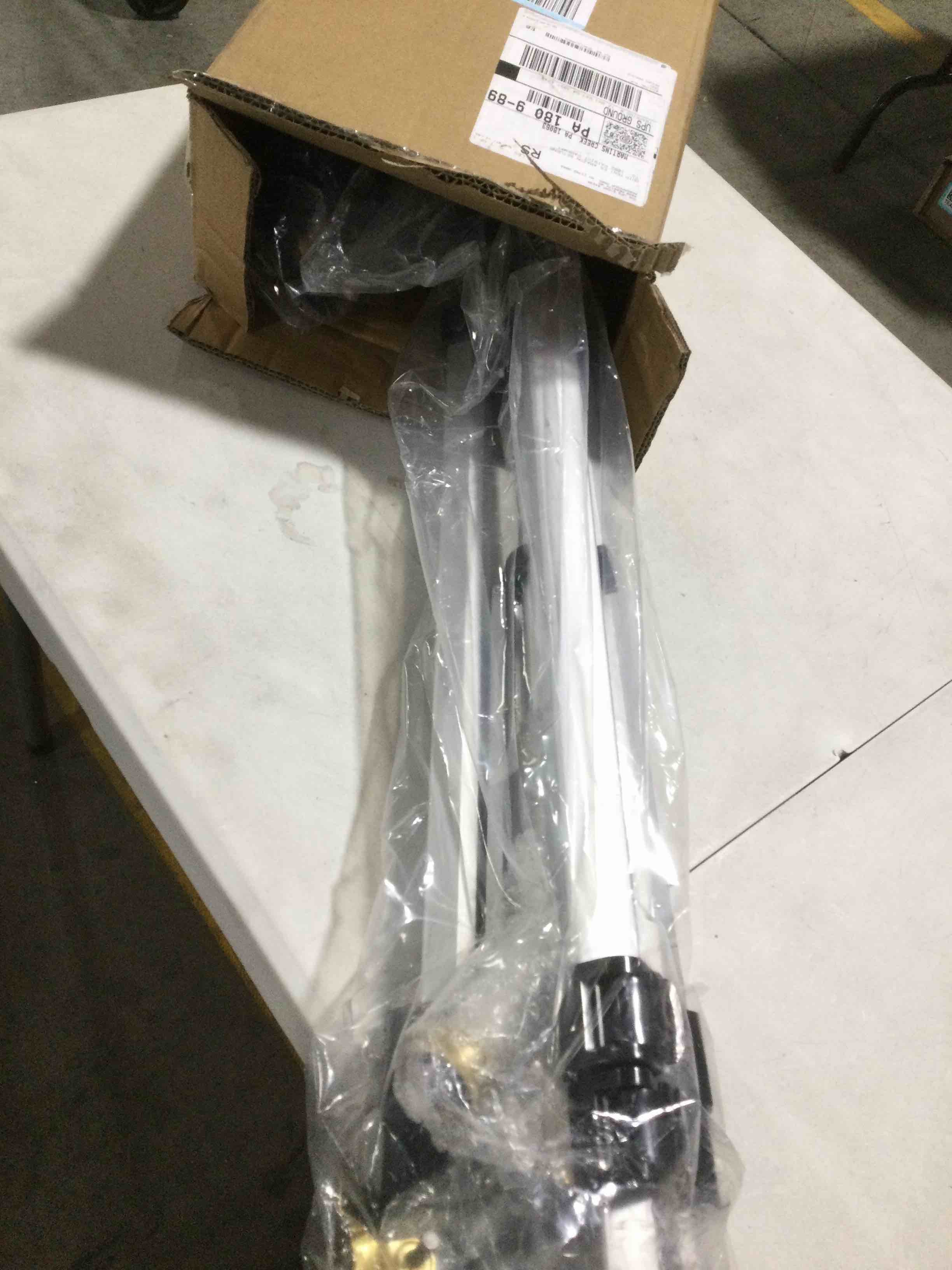 https://s3.amazonaws.com/lotting-images-prod/bidfta/PNK0454403_1731336471122.jpeg