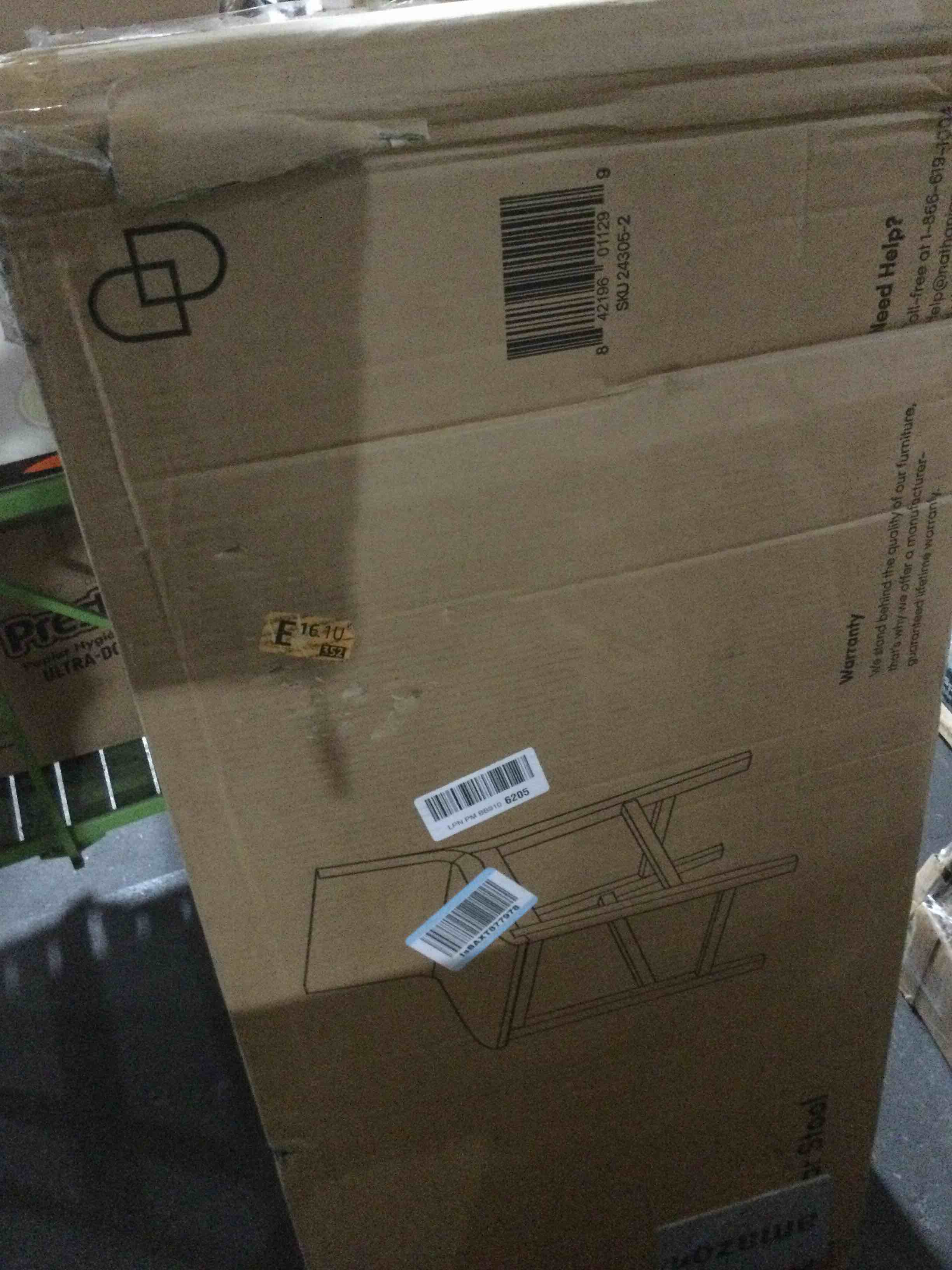 https://s3.amazonaws.com/lotting-images-prod/bidfta/PNK0454448_1731098790378.jpeg