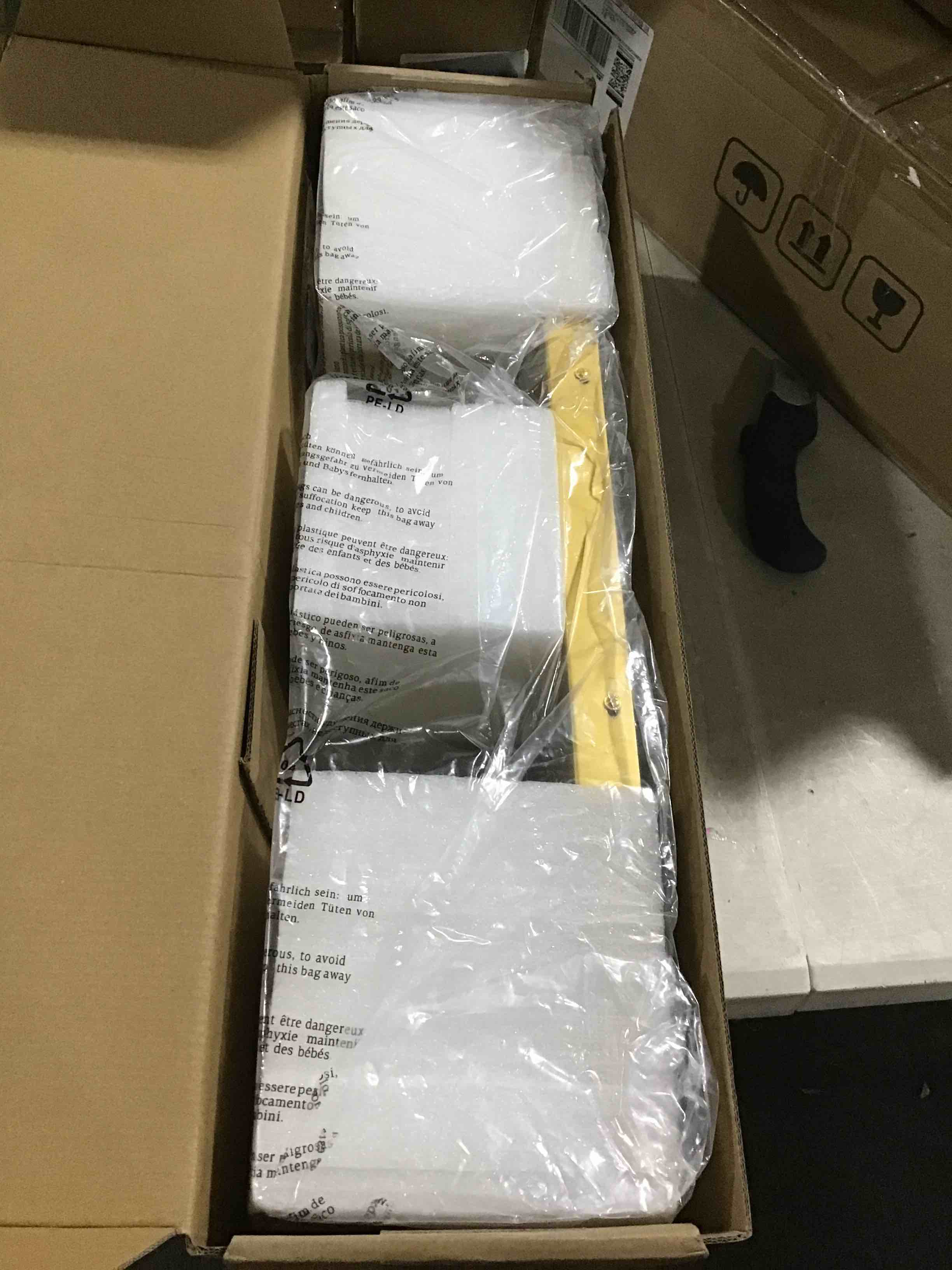 https://s3.amazonaws.com/lotting-images-prod/bidfta/PNK0454757_1730831823621.jpeg