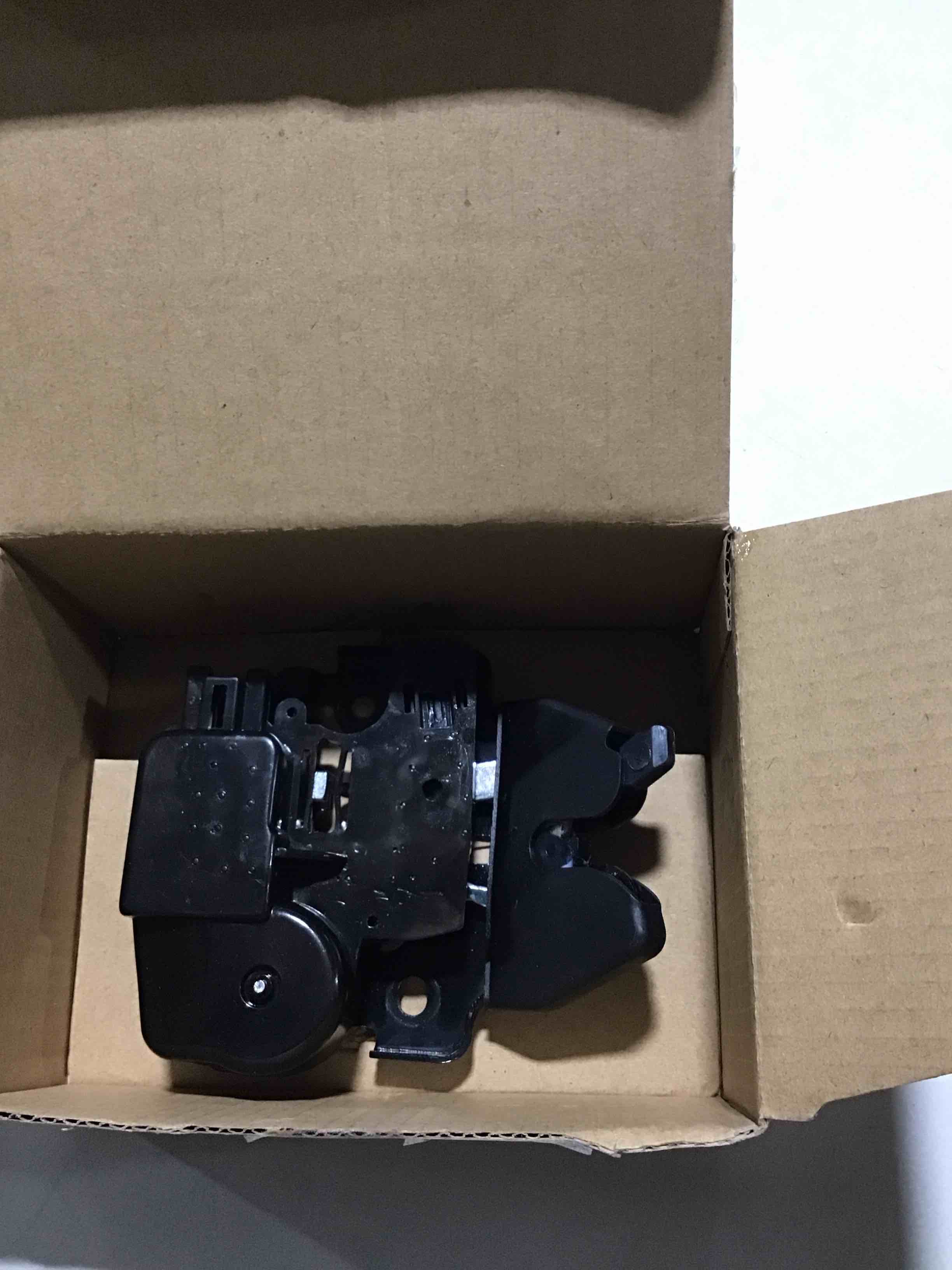 https://s3.amazonaws.com/lotting-images-prod/bidfta/PNK0454924_1730811698404.jpeg