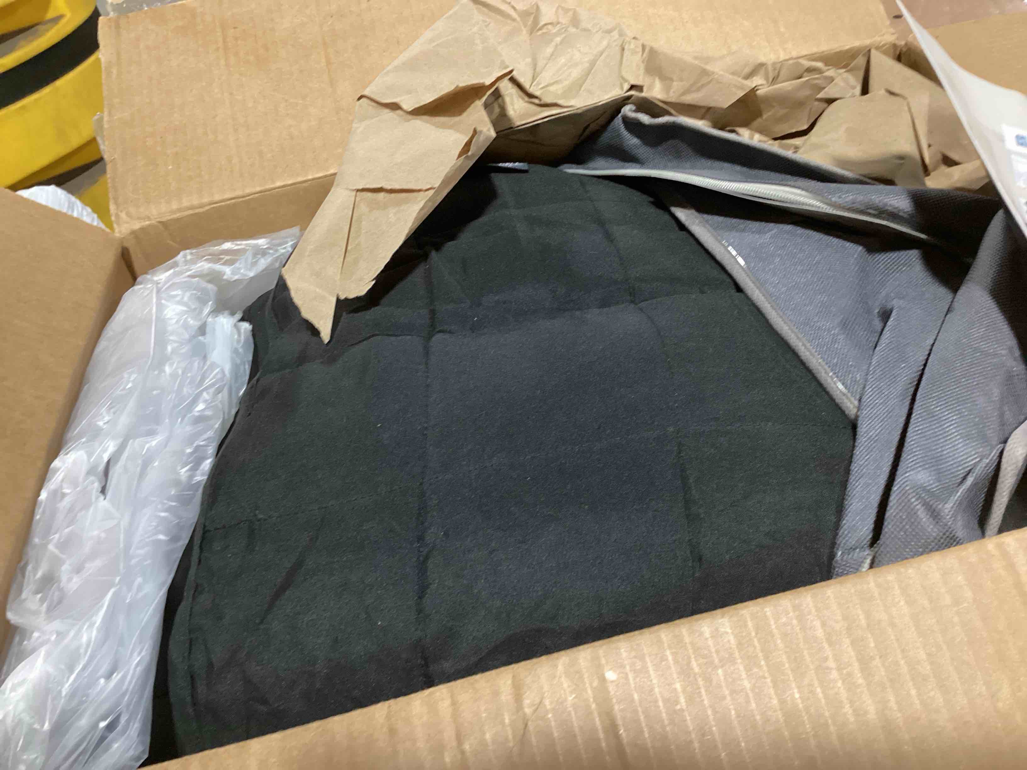 https://s3.amazonaws.com/lotting-images-prod/bidfta/PNK0455639_1729710916134.jpeg