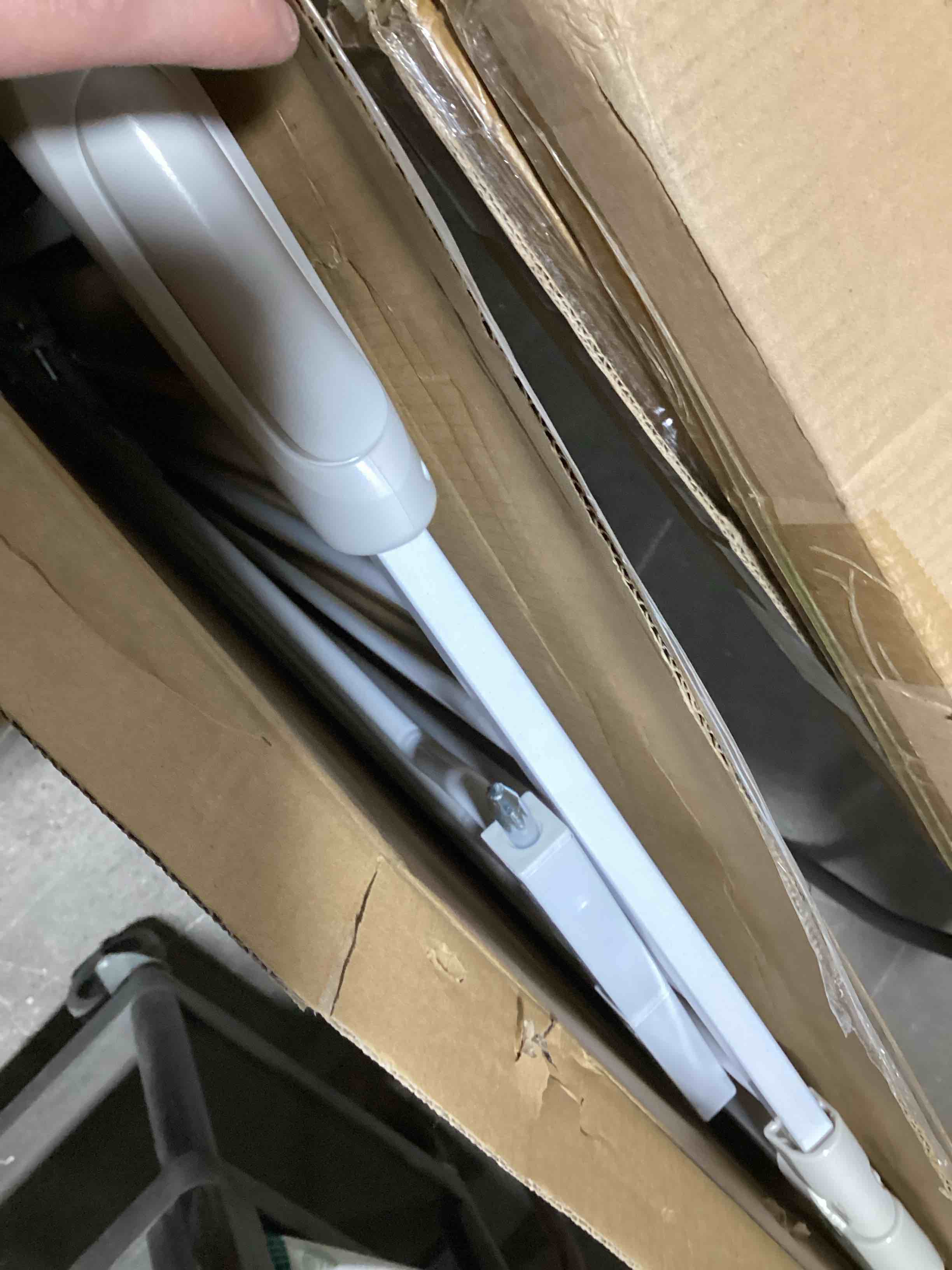 https://s3.amazonaws.com/lotting-images-prod/bidfta/PNK0457325_1729686190919.jpeg