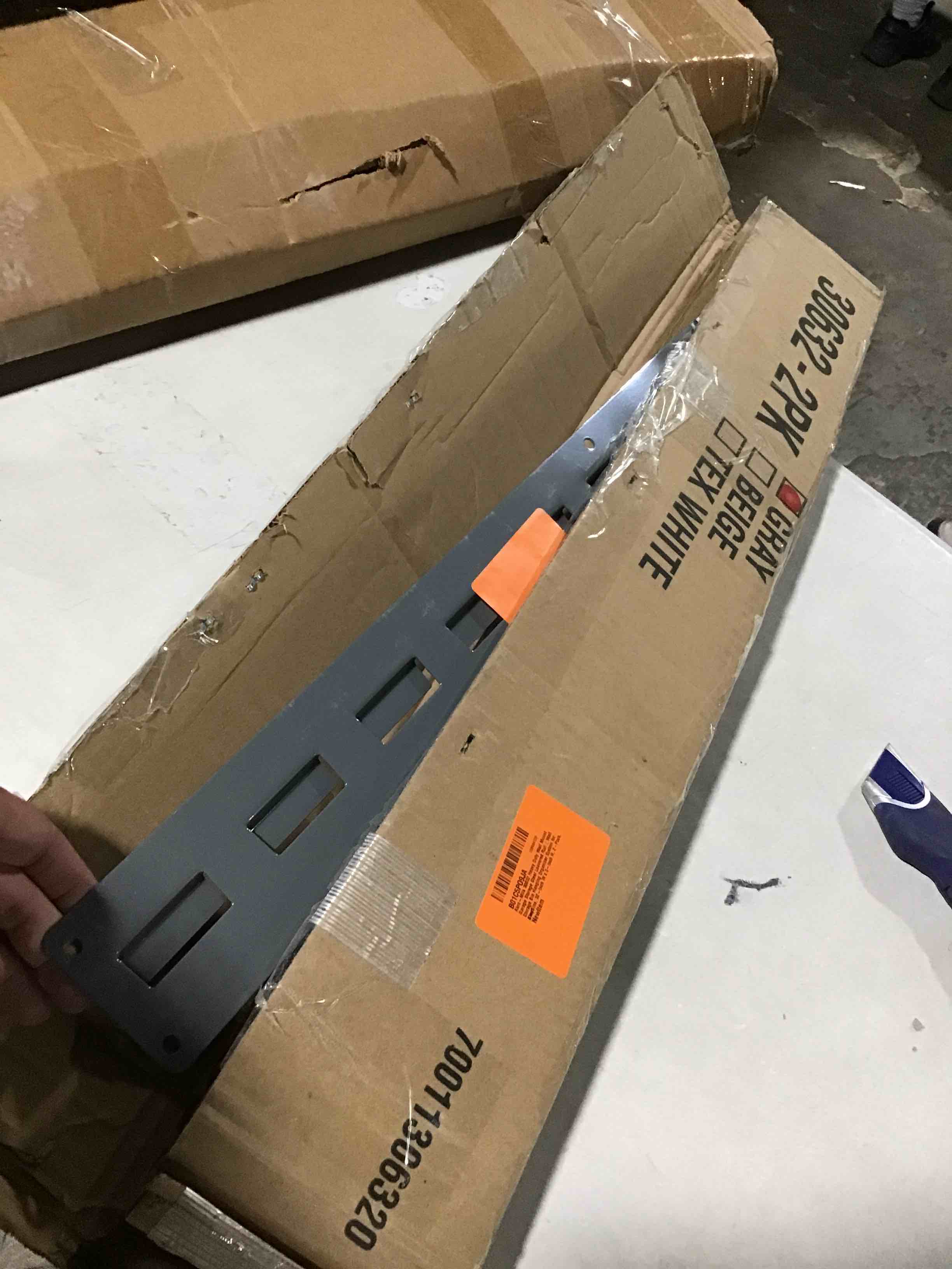 https://s3.amazonaws.com/lotting-images-prod/bidfta/PNK0457724_1729272176083.jpeg