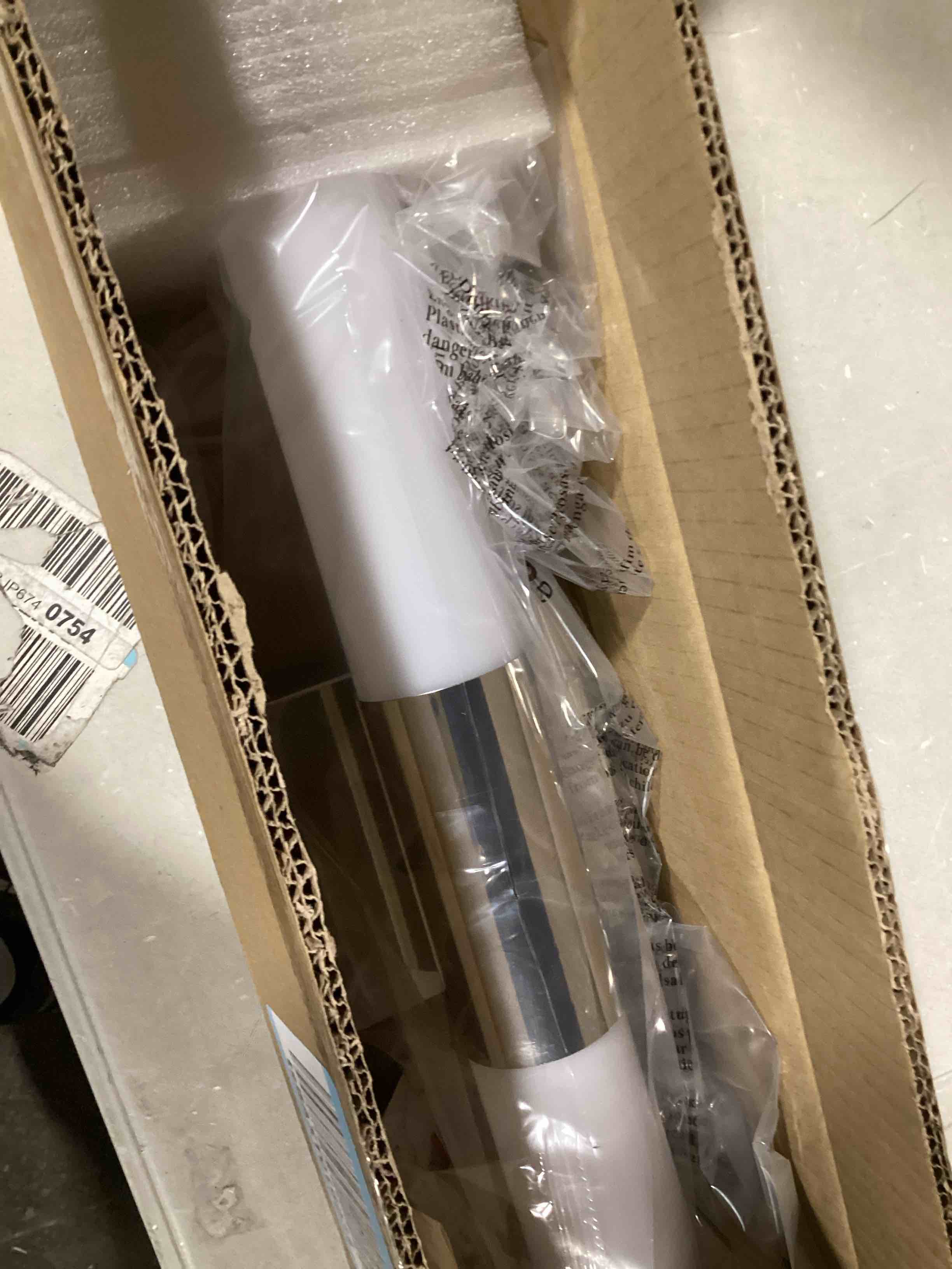 https://s3.amazonaws.com/lotting-images-prod/bidfta/PNK0457969_1729169270235.jpeg