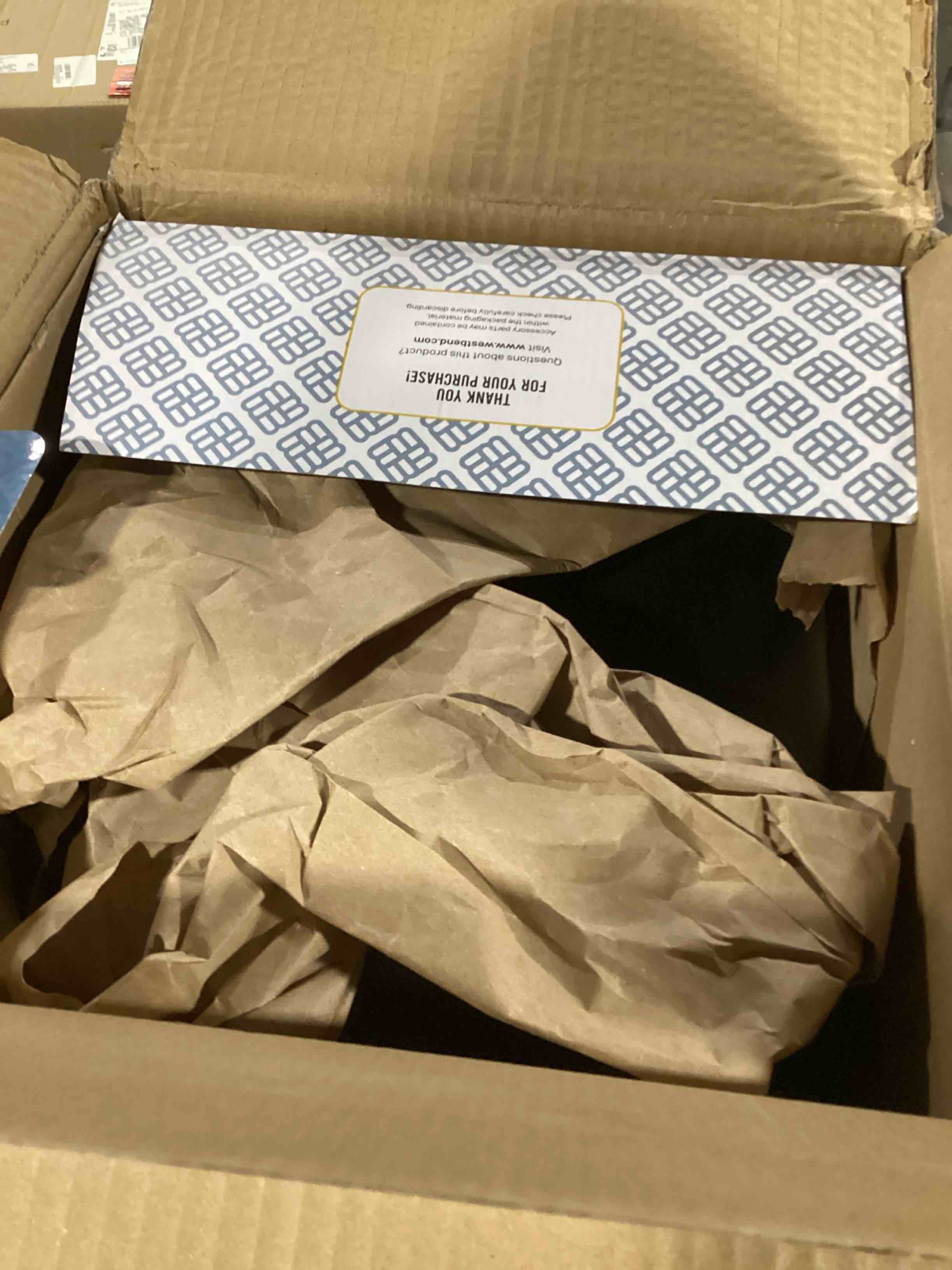 https://s3.amazonaws.com/lotting-images-prod/bidfta/PNK0457971_1729169111562.jpeg