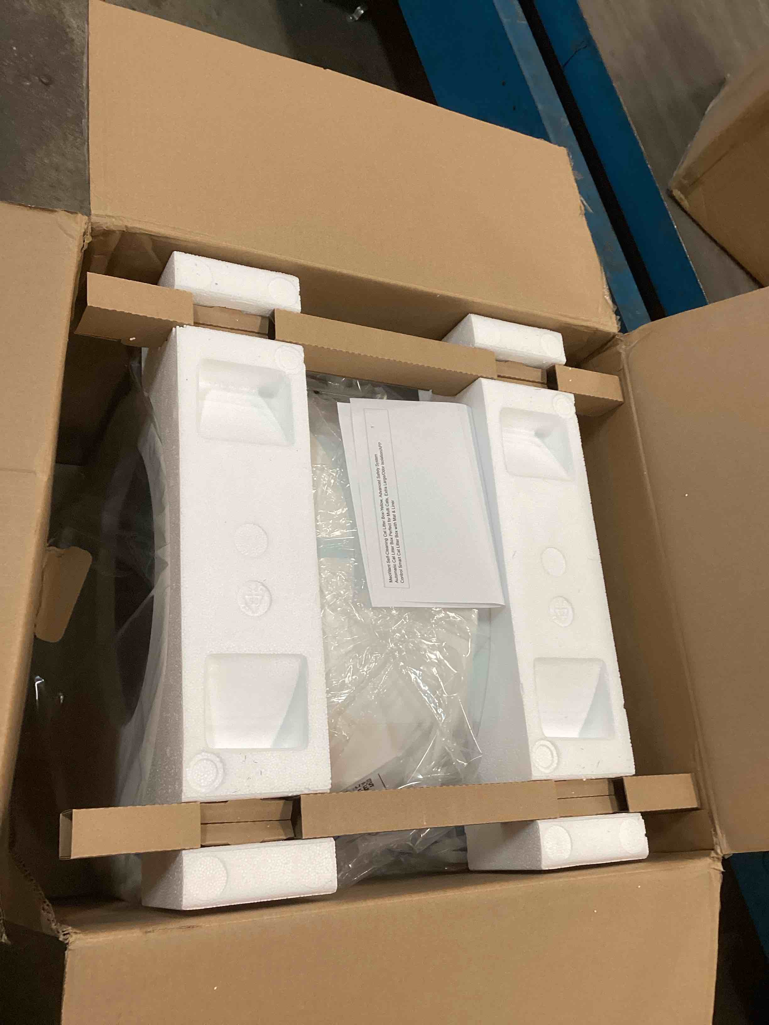 https://s3.amazonaws.com/lotting-images-prod/bidfta/PNK0458723_1729725694531.jpeg