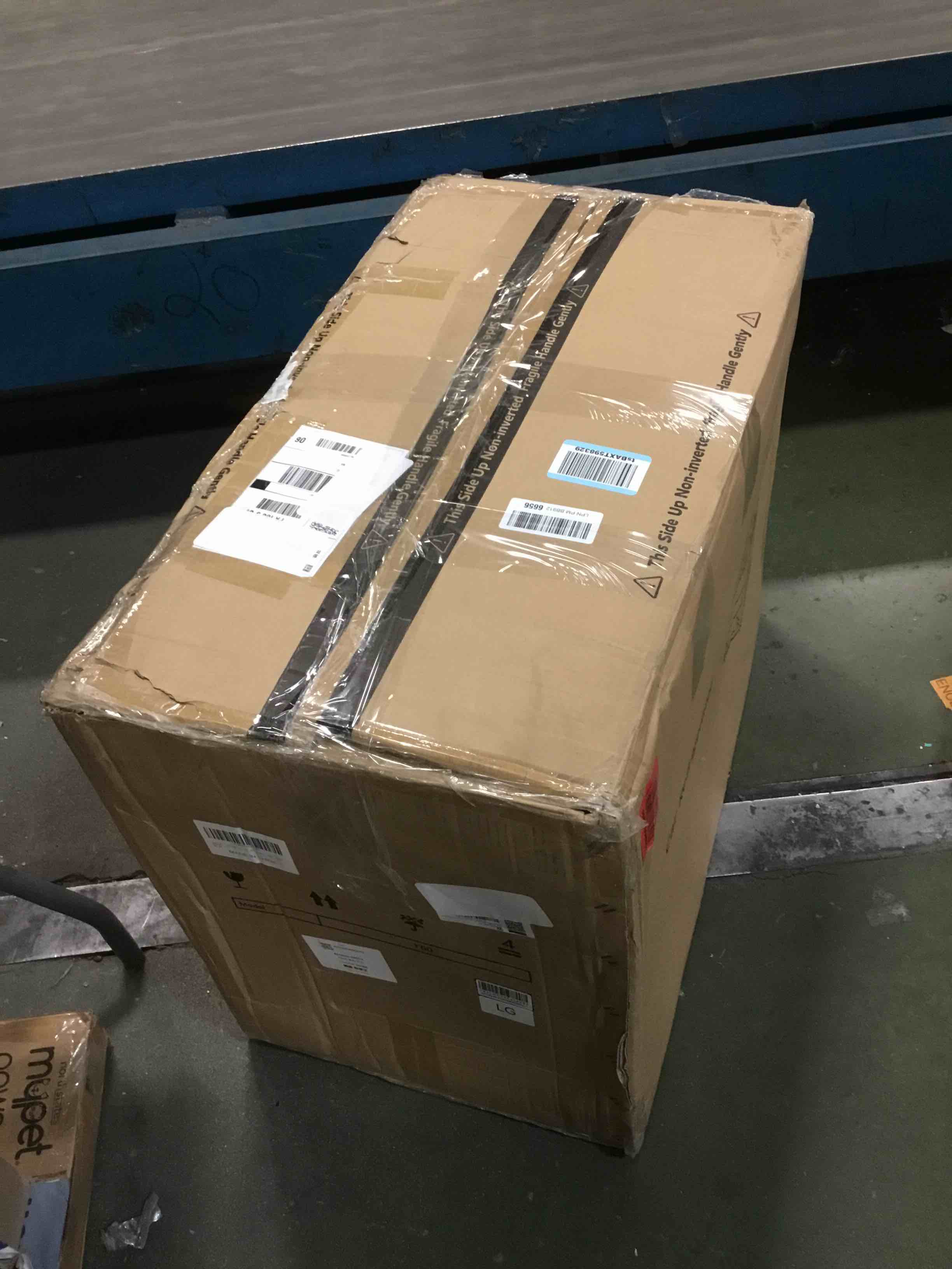 https://s3.amazonaws.com/lotting-images-prod/bidfta/PNK0460205_1730776982629.jpeg