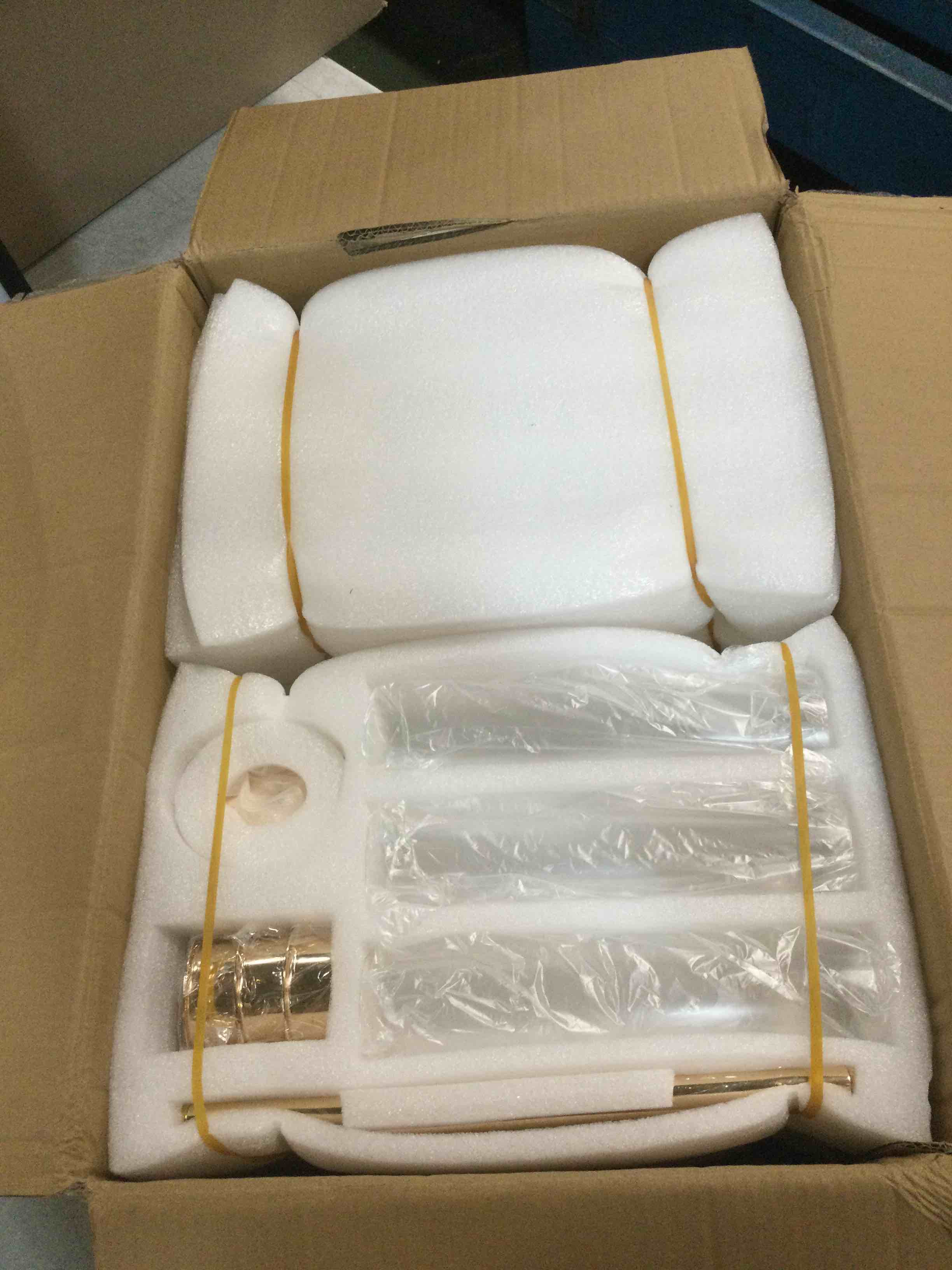 https://s3.amazonaws.com/lotting-images-prod/bidfta/PNK0460725_1730342703317.jpeg