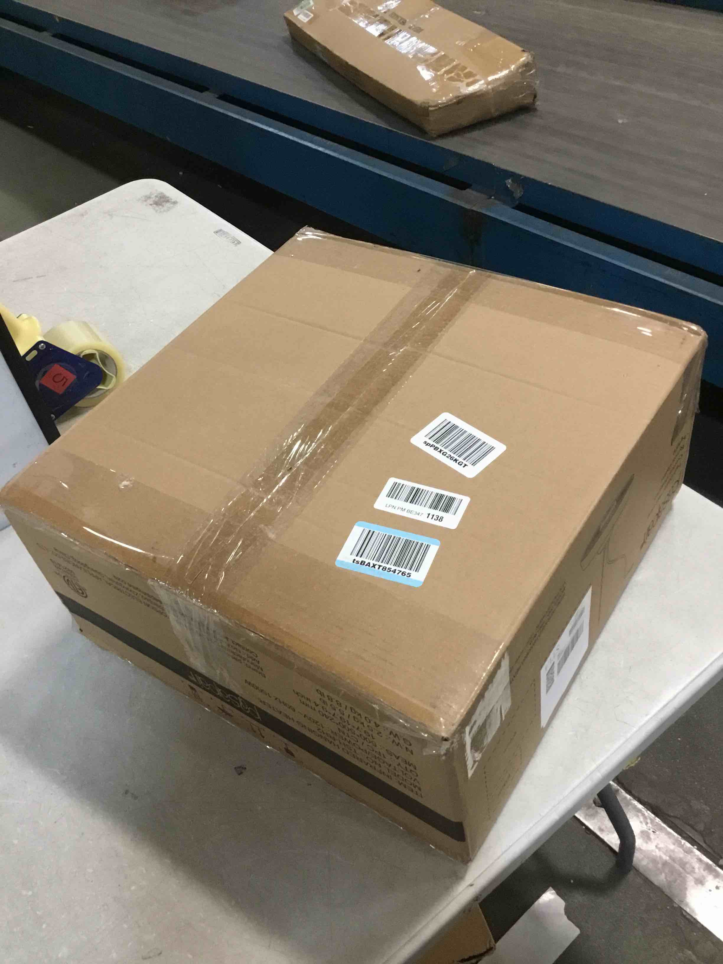 https://s3.amazonaws.com/lotting-images-prod/bidfta/PNK0460902_1730168283040.jpeg