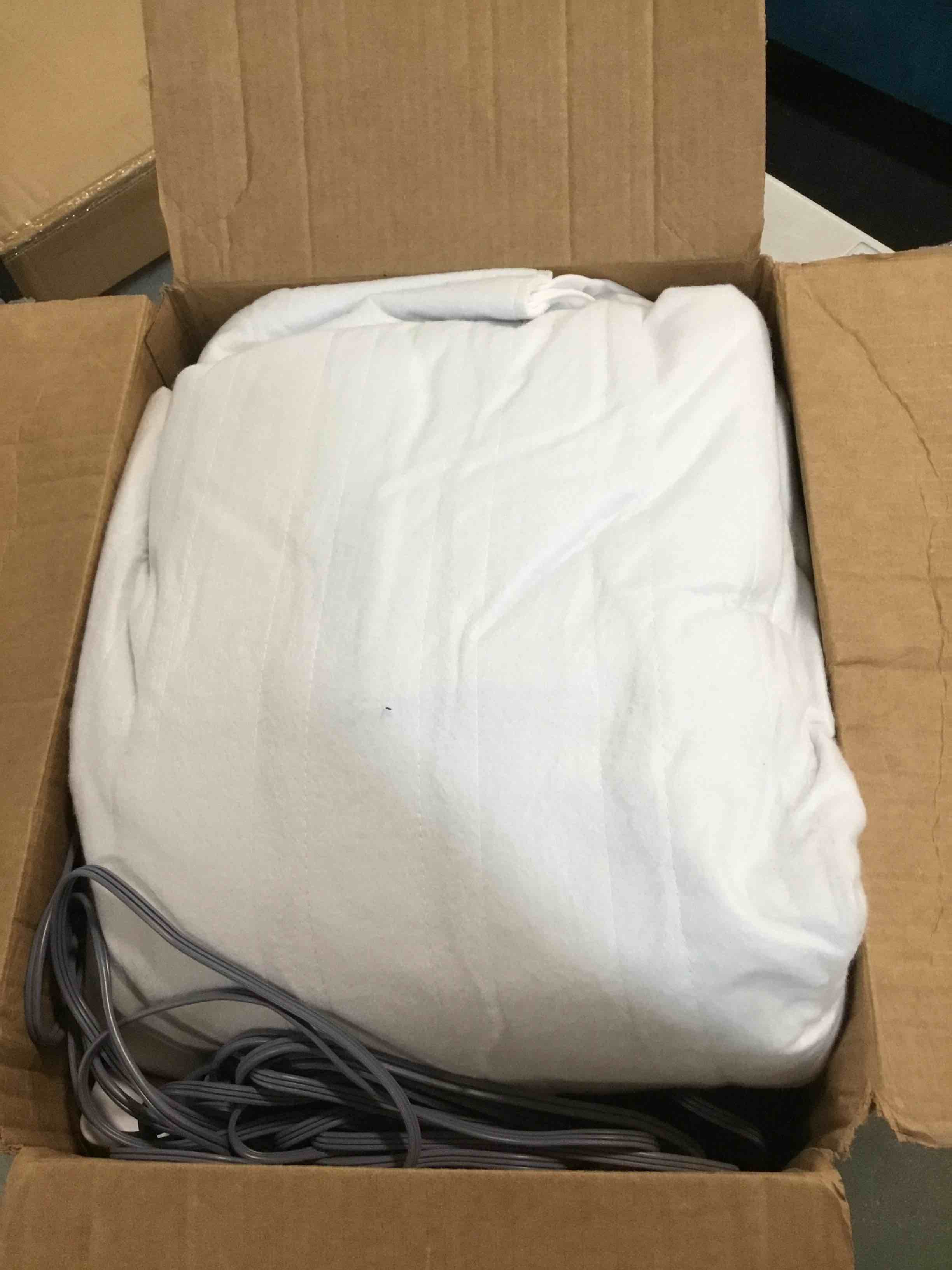 https://s3.amazonaws.com/lotting-images-prod/bidfta/PNK0460992_1730151652086.jpeg
