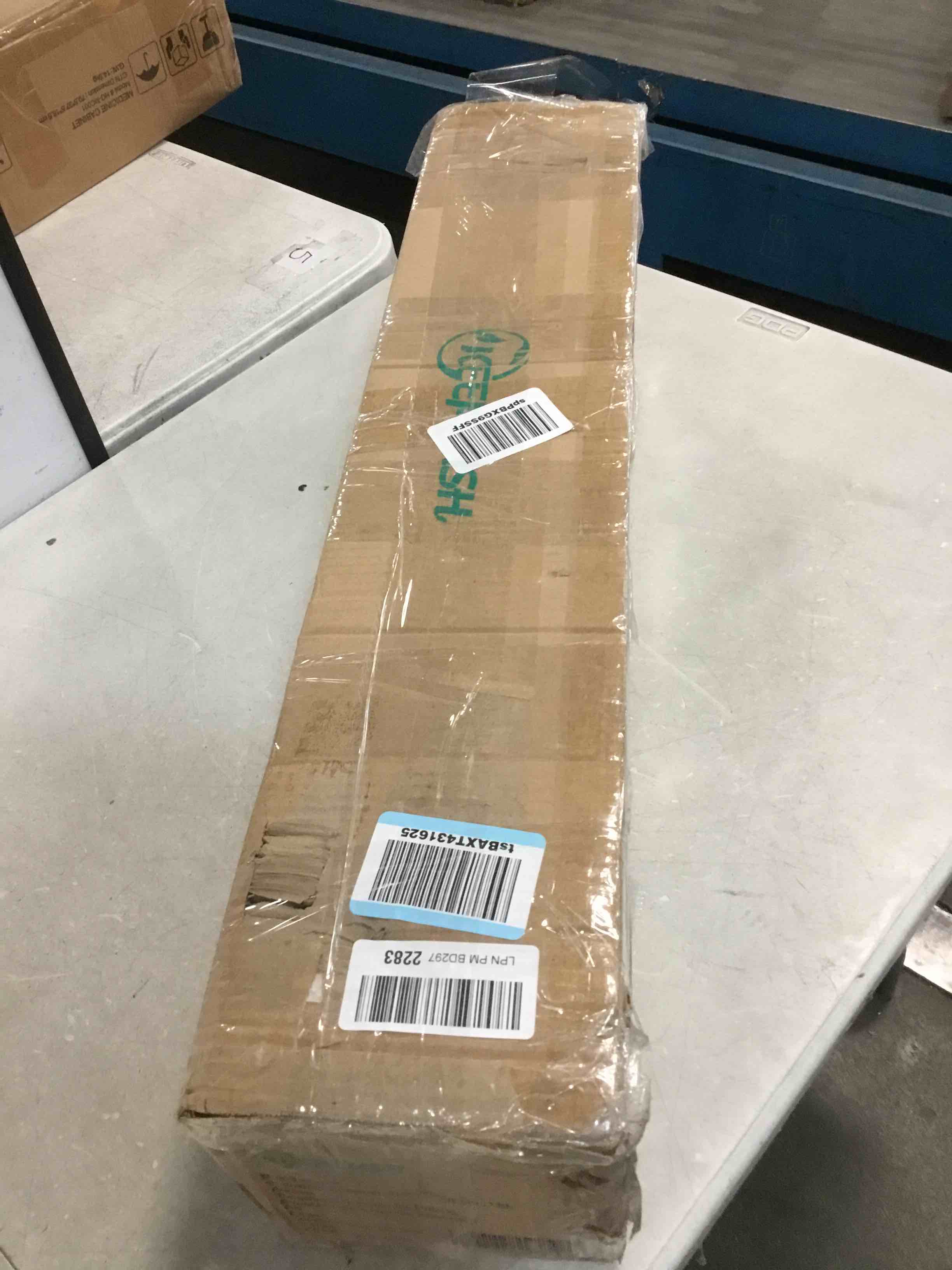 https://s3.amazonaws.com/lotting-images-prod/bidfta/PNK0461287_1729807597659.jpeg