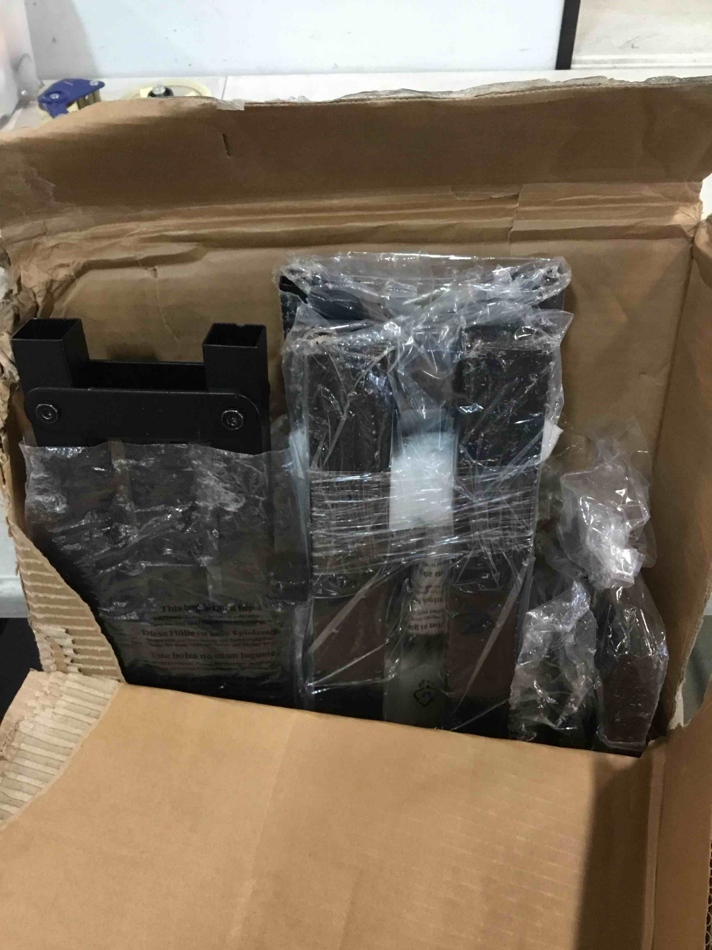 https://s3.amazonaws.com/lotting-images-prod/bidfta/PNK0461309_1729804035021.jpeg