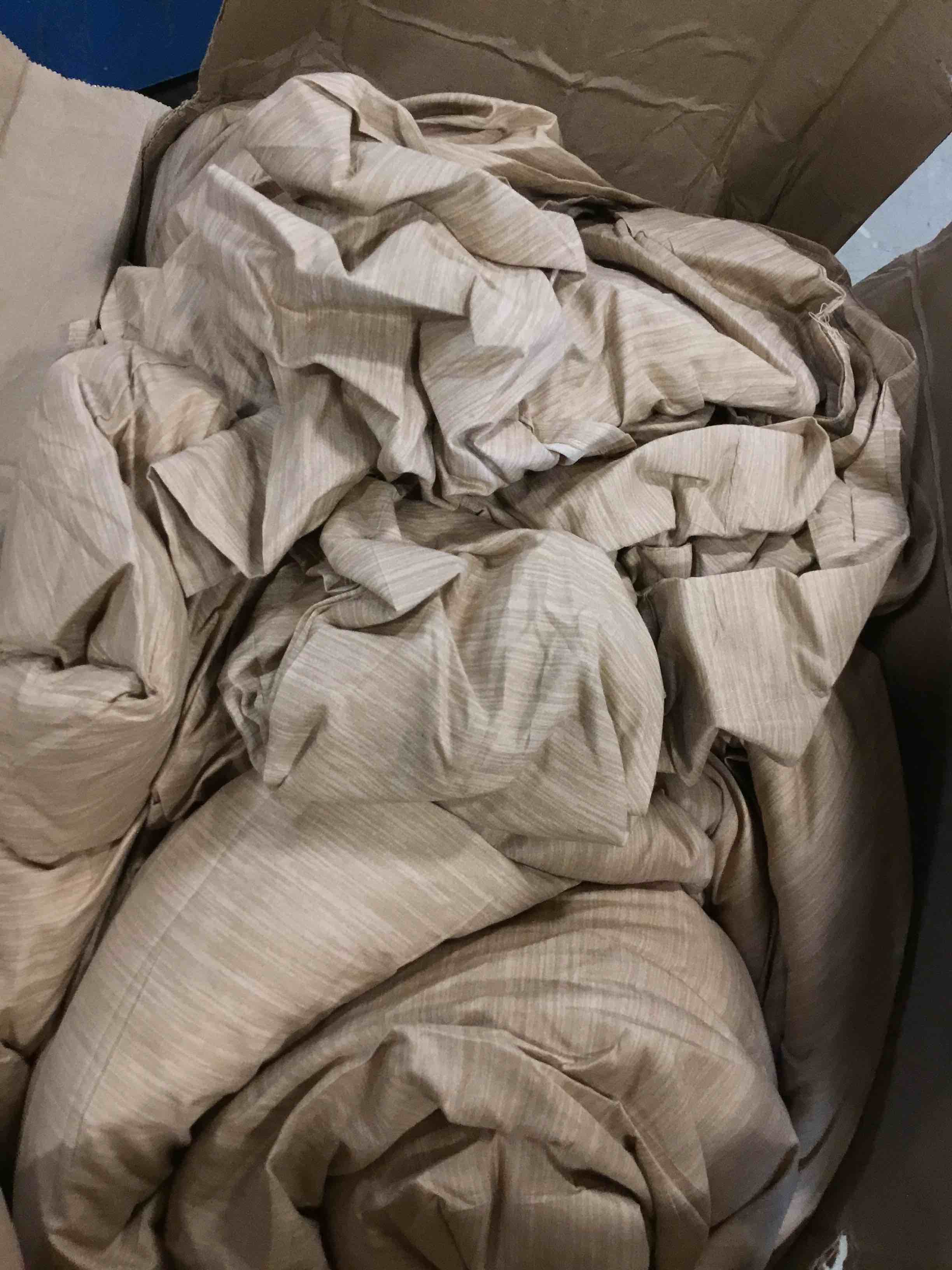 https://s3.amazonaws.com/lotting-images-prod/bidfta/PNK0463325_1729773557591.jpeg