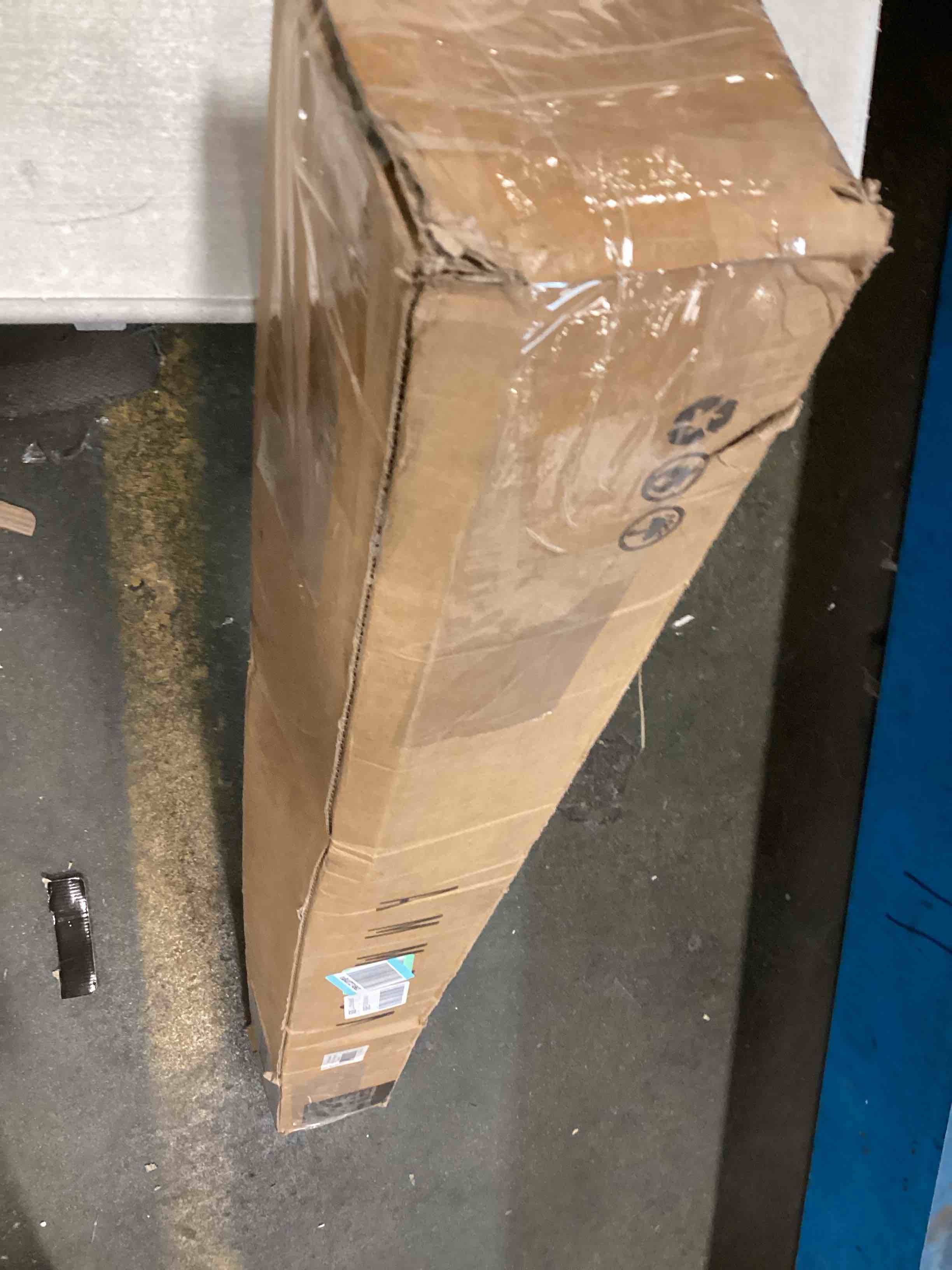https://s3.amazonaws.com/lotting-images-prod/bidfta/PNK0463612_1729652282839.jpeg