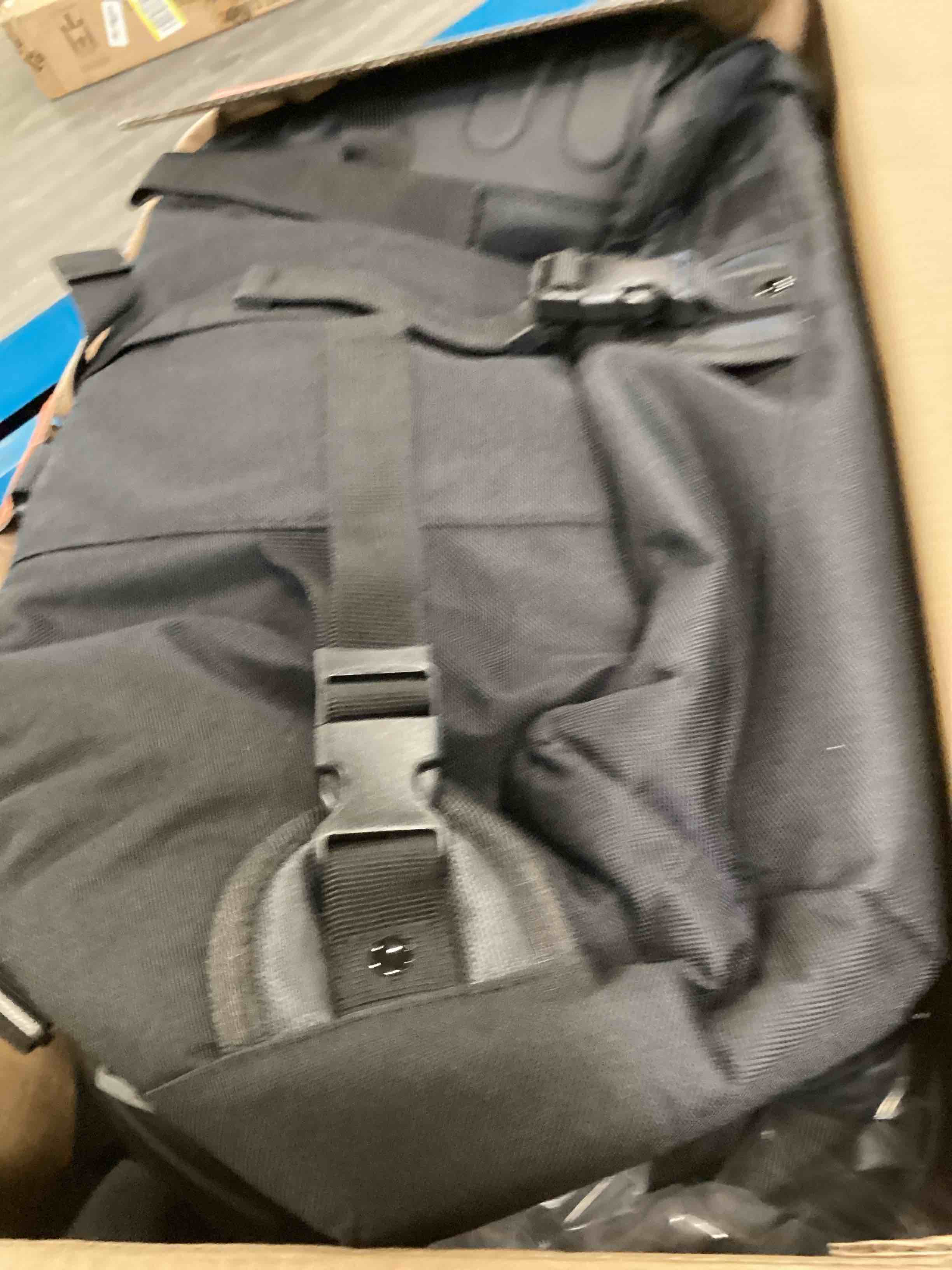 https://s3.amazonaws.com/lotting-images-prod/bidfta/PNK0465157_1729700195625.jpeg