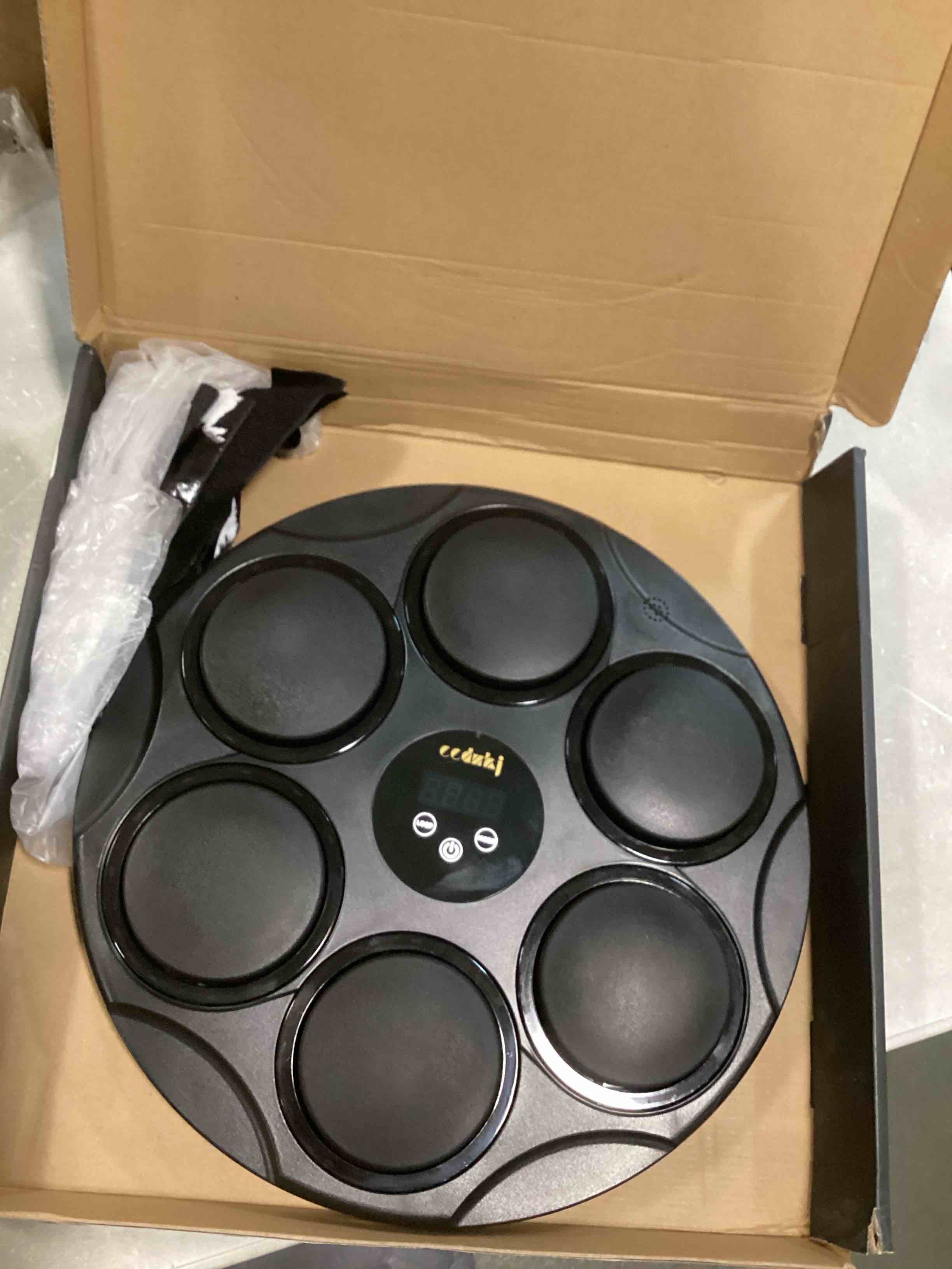 https://s3.amazonaws.com/lotting-images-prod/bidfta/PNK0466511_1729729013865.jpeg