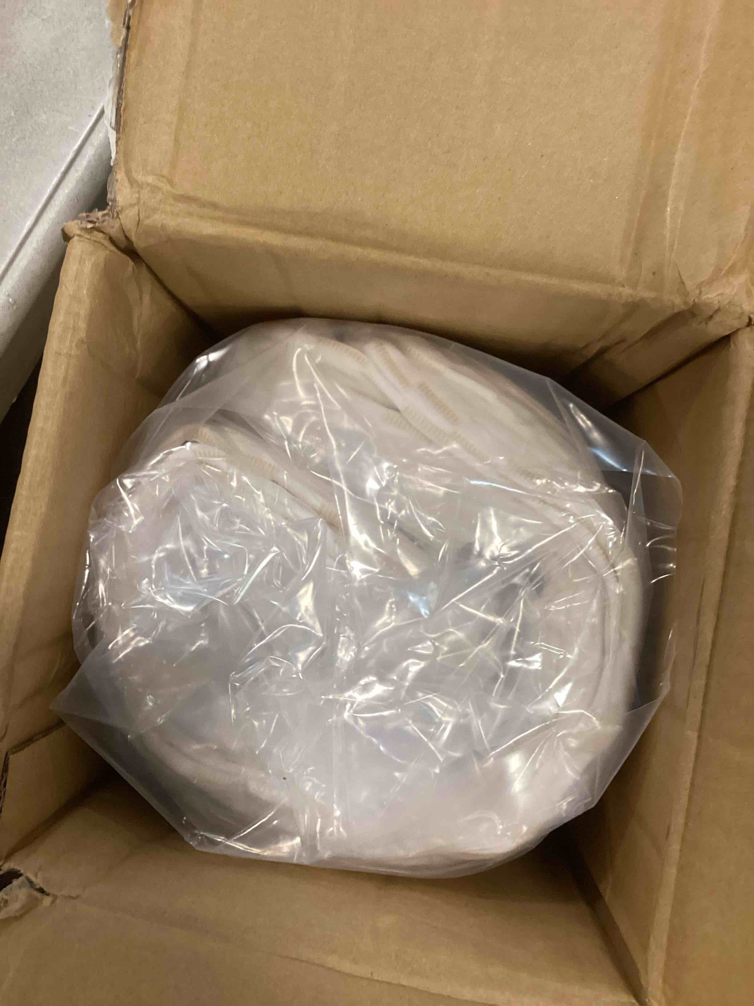 https://s3.amazonaws.com/lotting-images-prod/bidfta/PNK0466635_1729654031645.jpeg
