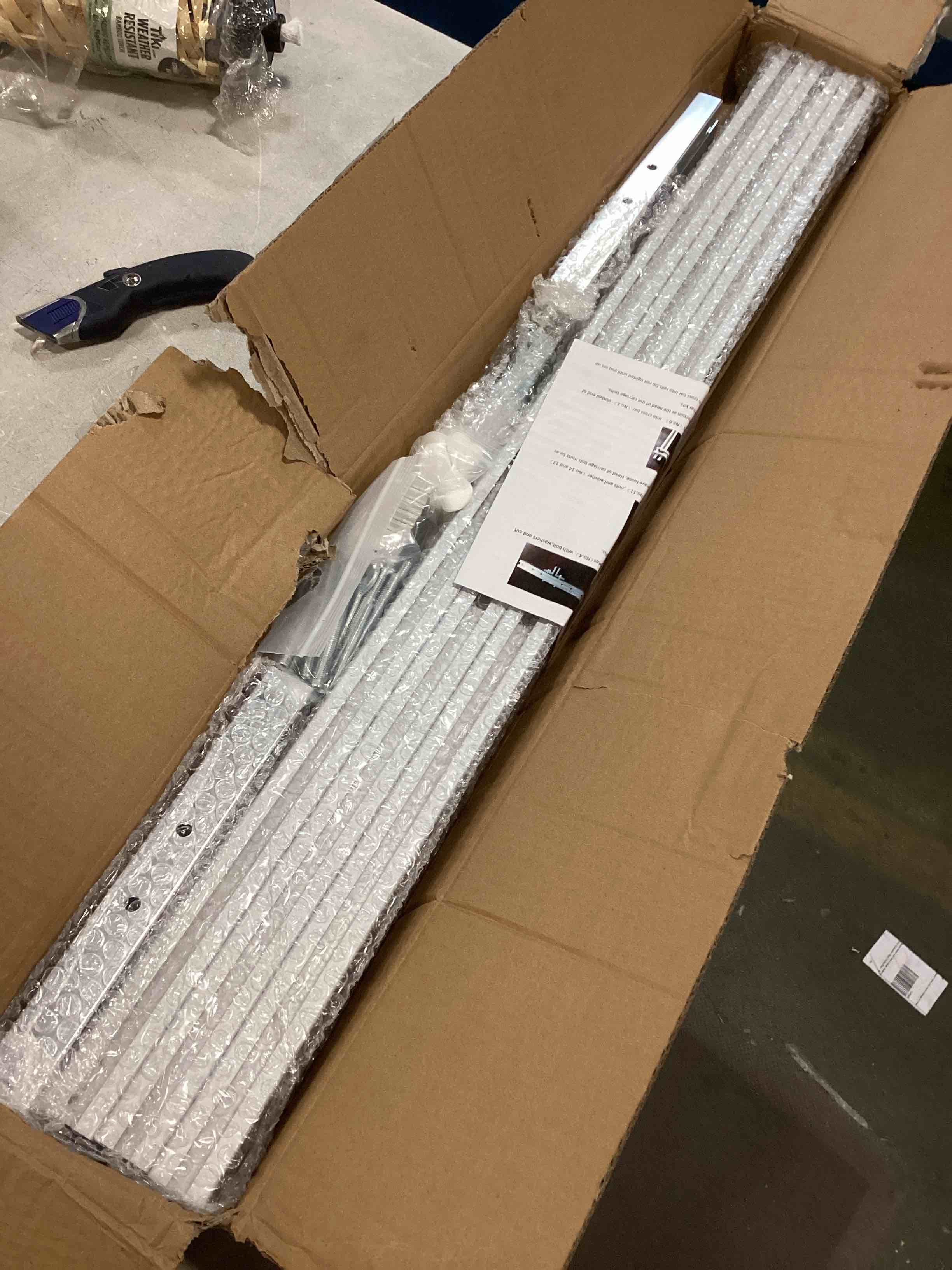 https://s3.amazonaws.com/lotting-images-prod/bidfta/PNK0466945_1729554706776.jpeg