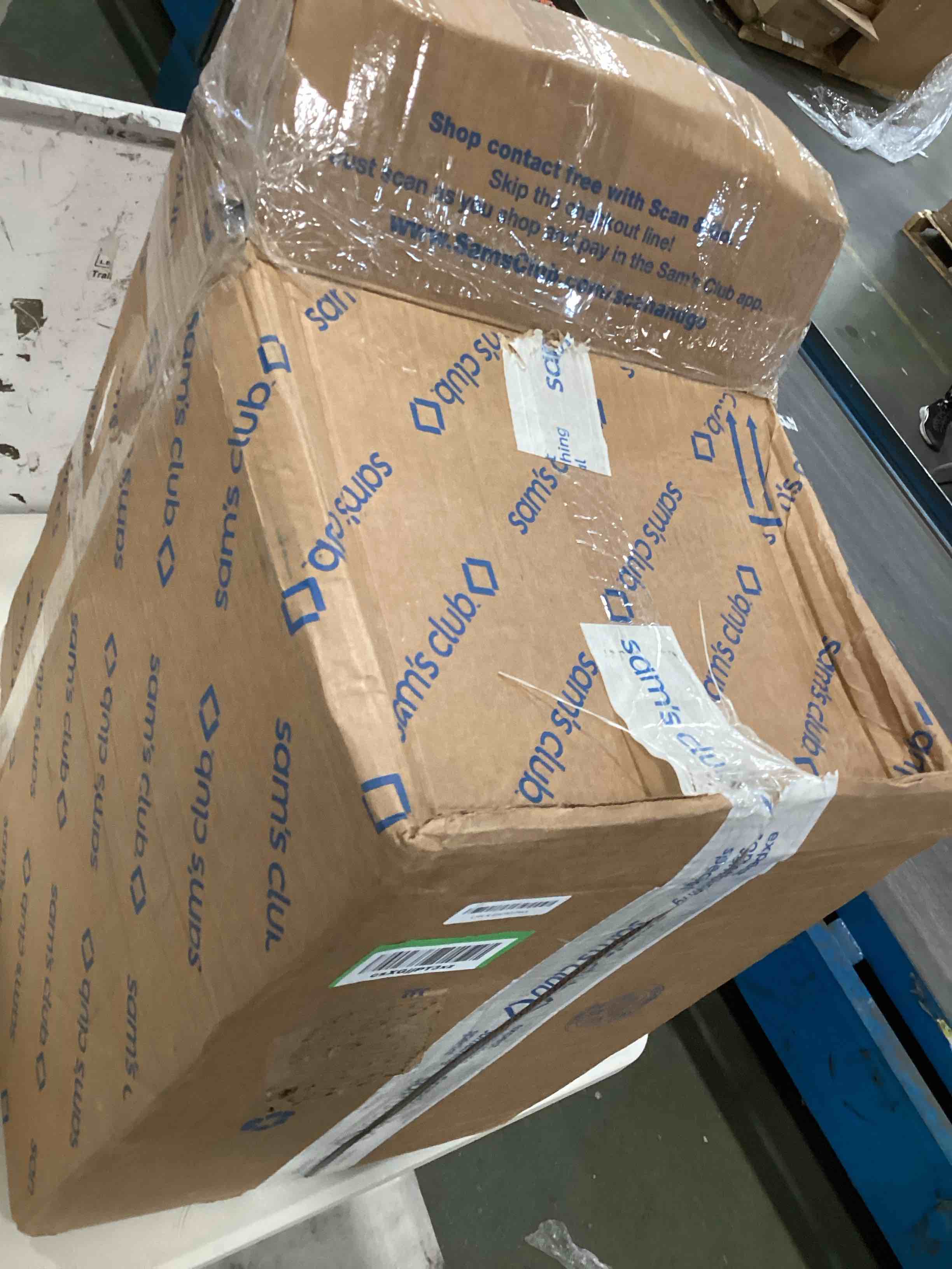 https://s3.amazonaws.com/lotting-images-prod/bidfta/PNK0467123_1729345072618.jpeg