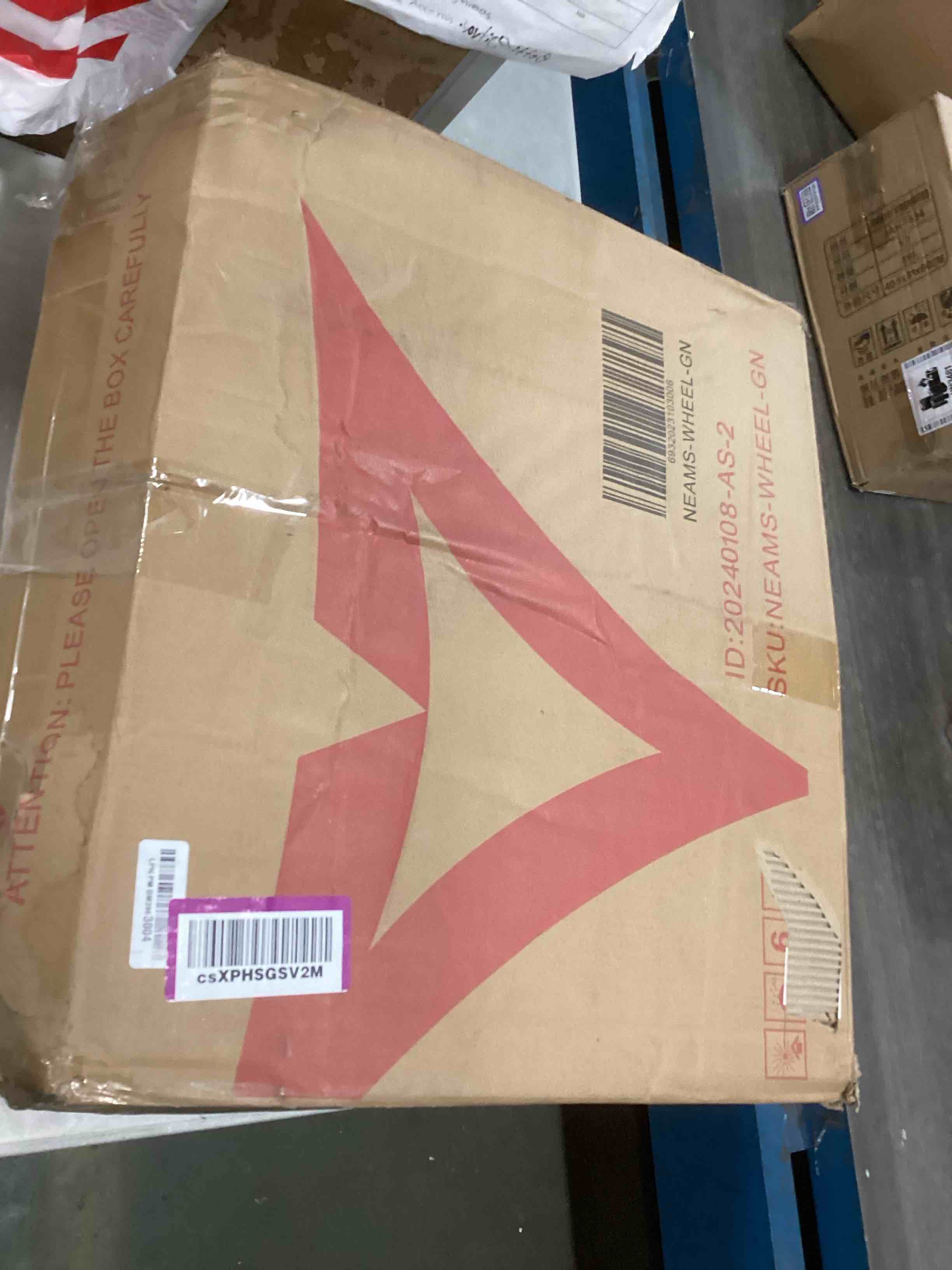 https://s3.amazonaws.com/lotting-images-prod/bidfta/PNK0467673_1729138665644.jpeg