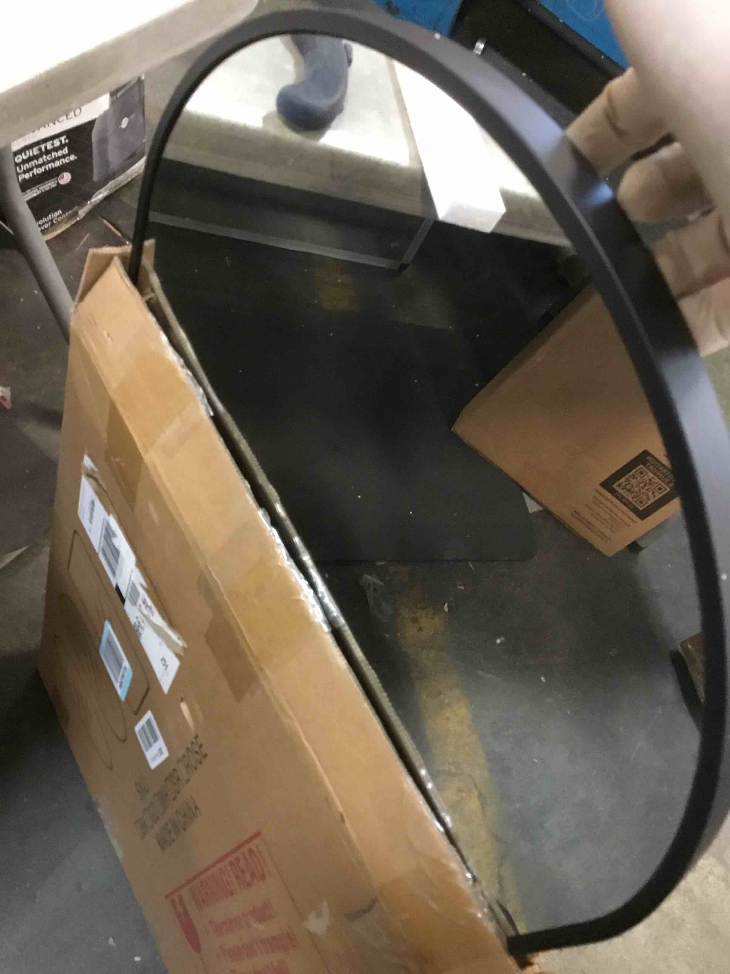 https://s3.amazonaws.com/lotting-images-prod/bidfta/PNK0468005_1731422034551.jpeg
