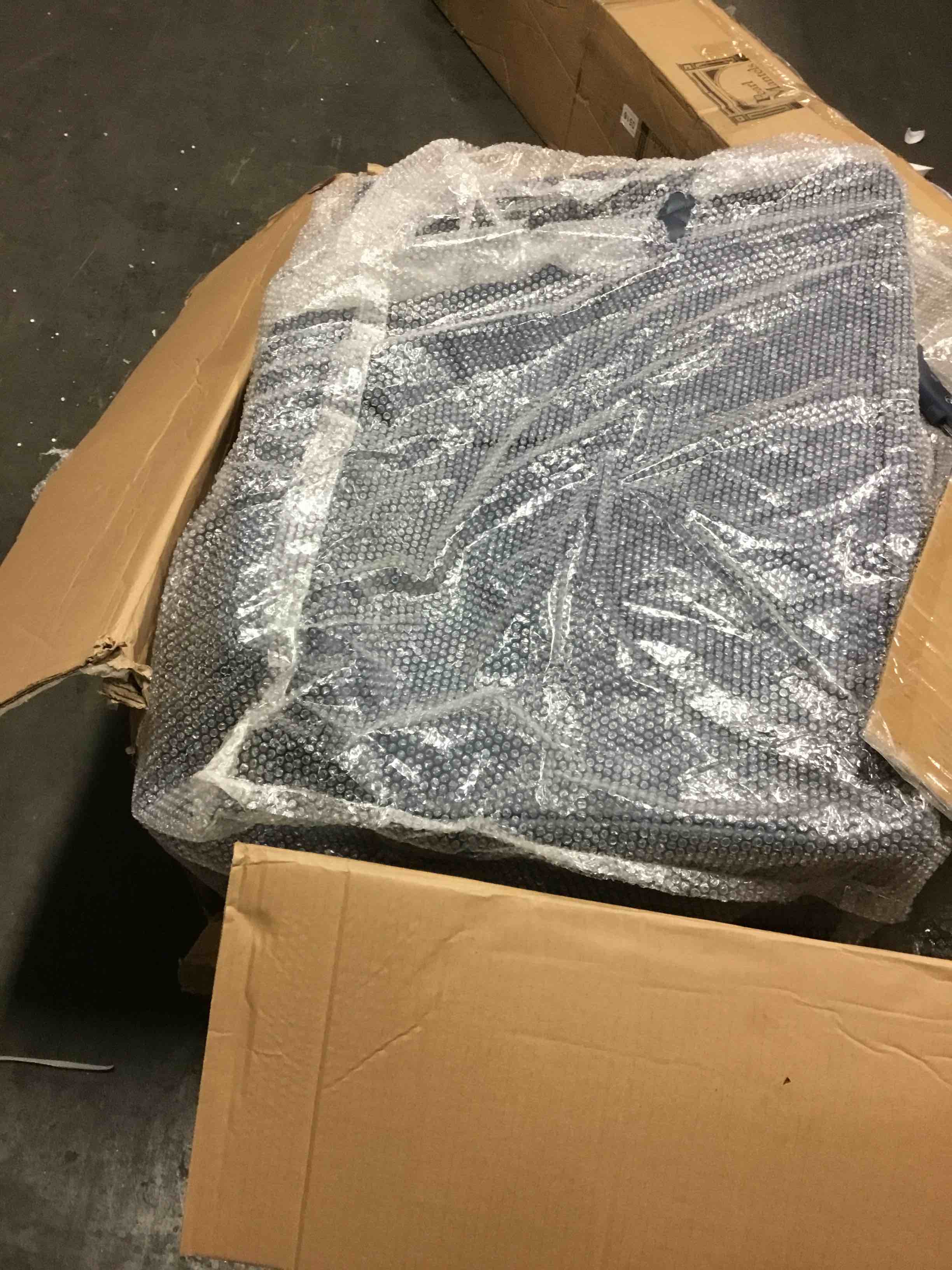 https://s3.amazonaws.com/lotting-images-prod/bidfta/PNK0468230_1730918106679.jpeg