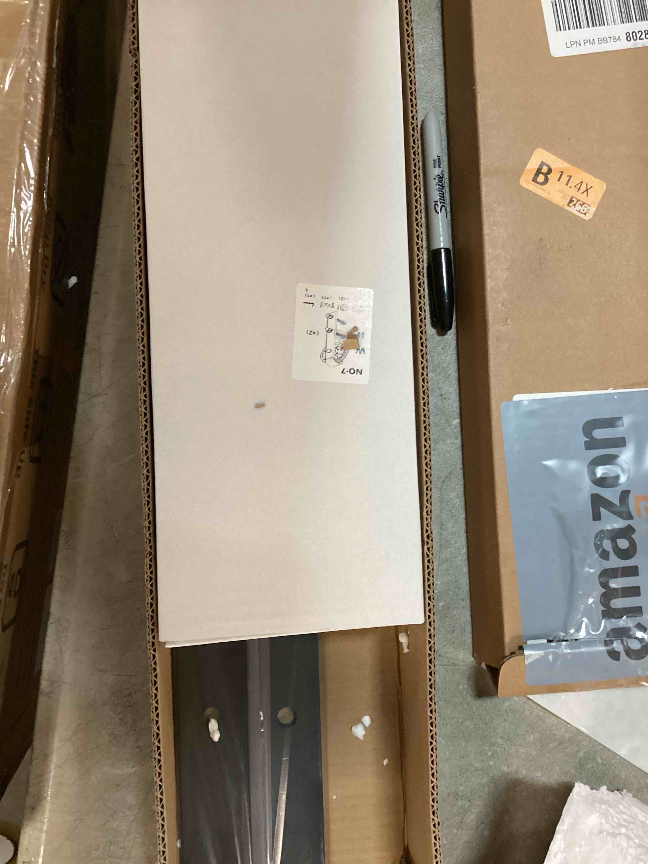 https://s3.amazonaws.com/lotting-images-prod/bidfta/PNK0469032_1729697106823.jpeg