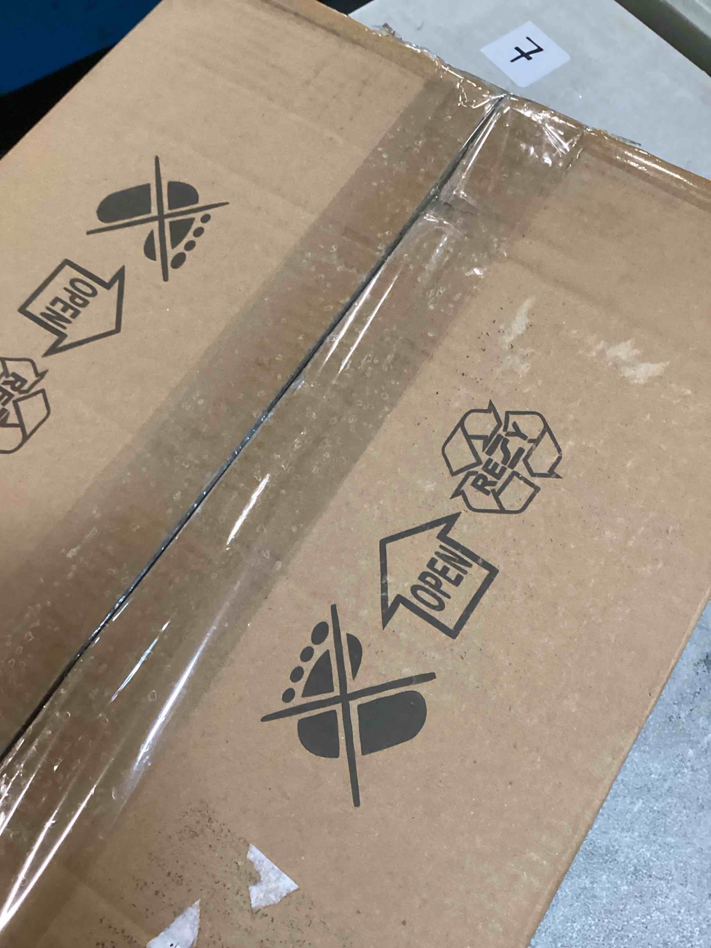https://s3.amazonaws.com/lotting-images-prod/bidfta/PNK0469260_1729600383119.jpeg