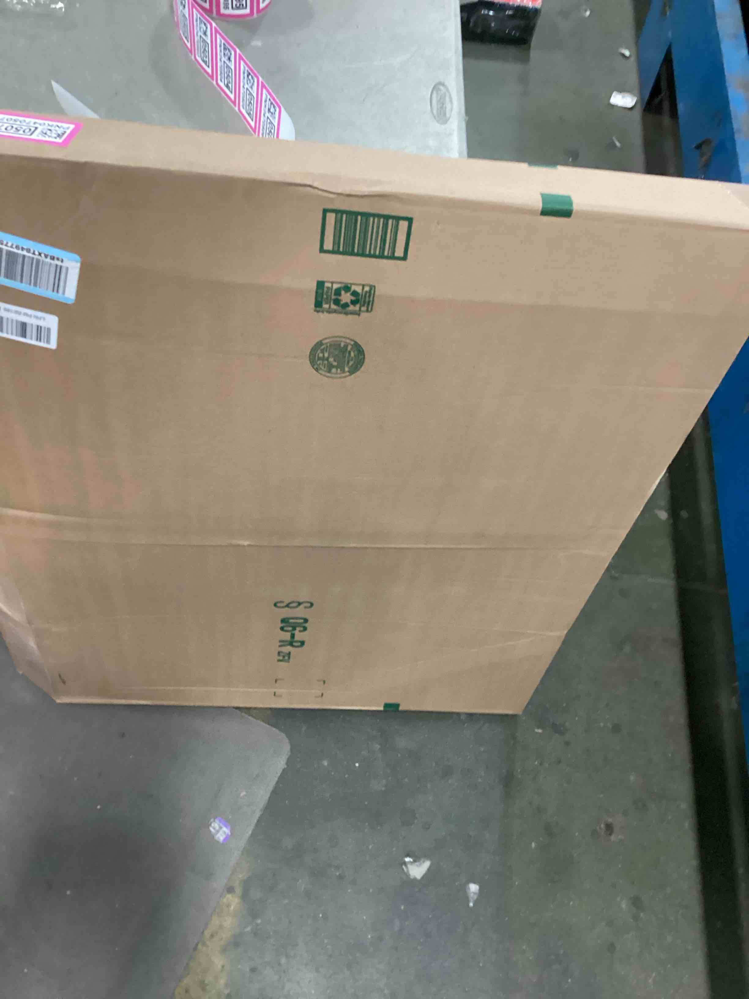 https://s3.amazonaws.com/lotting-images-prod/bidfta/PNK0470507_1729799591463.jpeg