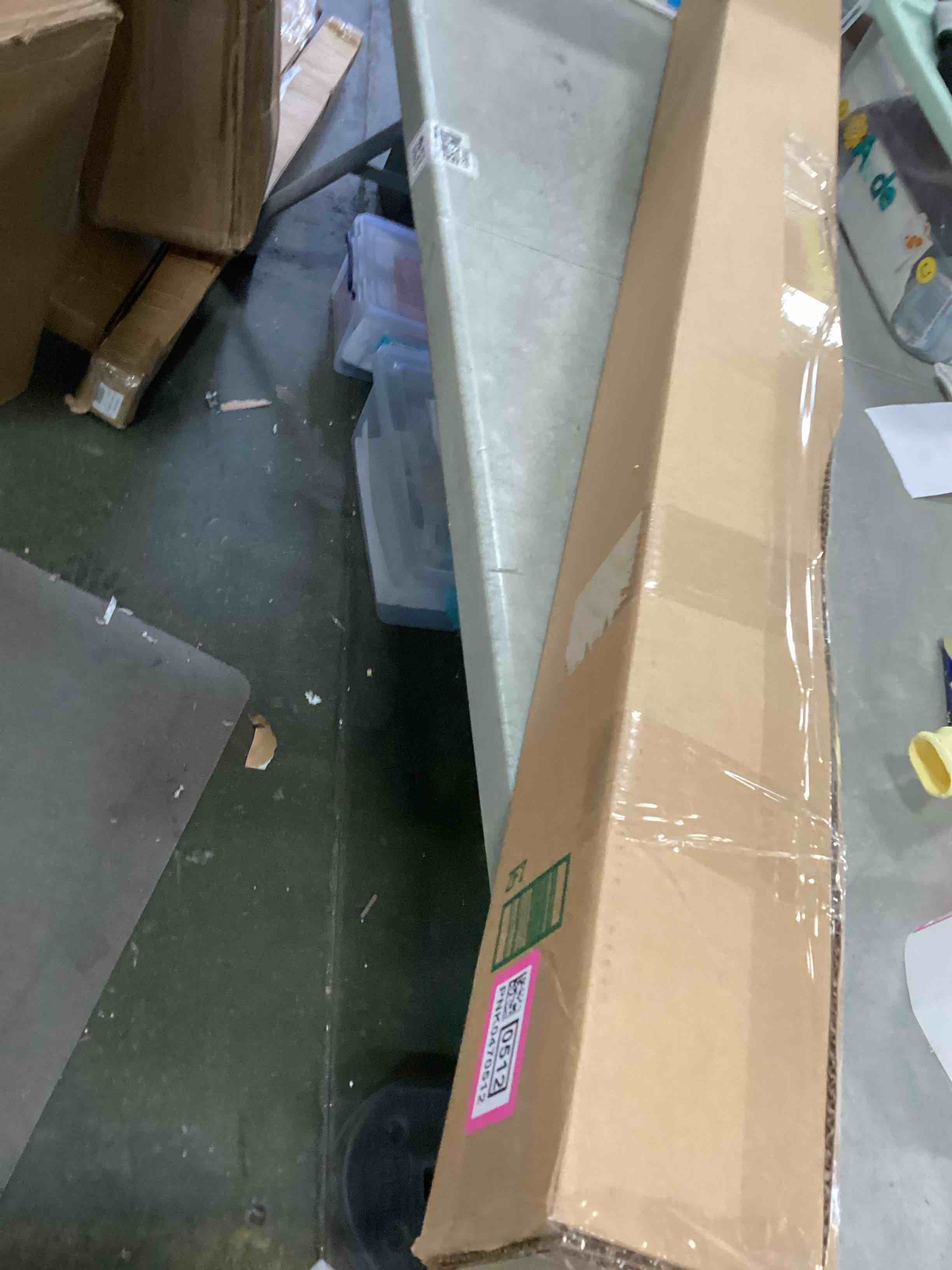 https://s3.amazonaws.com/lotting-images-prod/bidfta/PNK0470512_1729798930123.jpeg