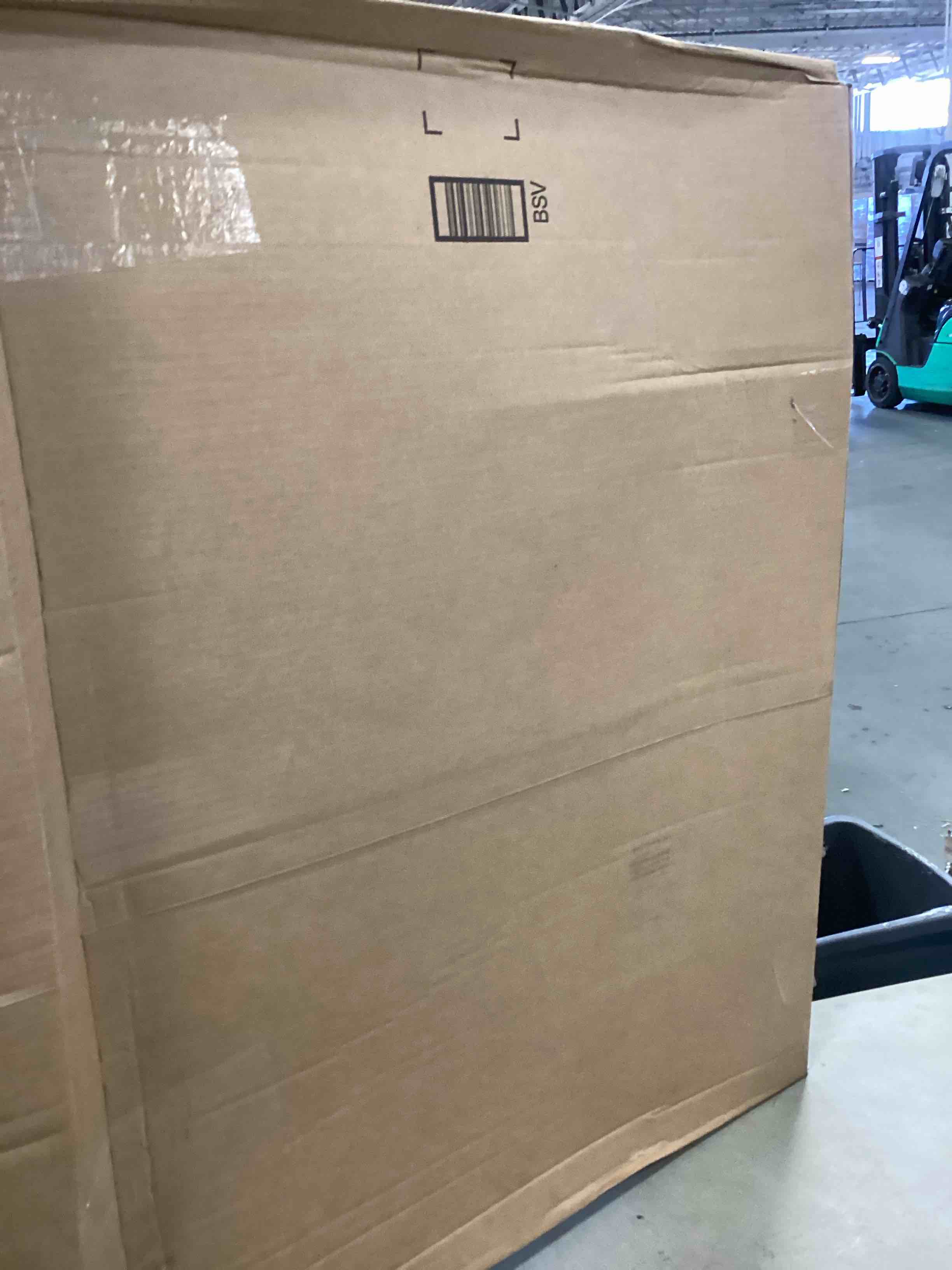 https://s3.amazonaws.com/lotting-images-prod/bidfta/PNK0470644_1729782937327.jpeg