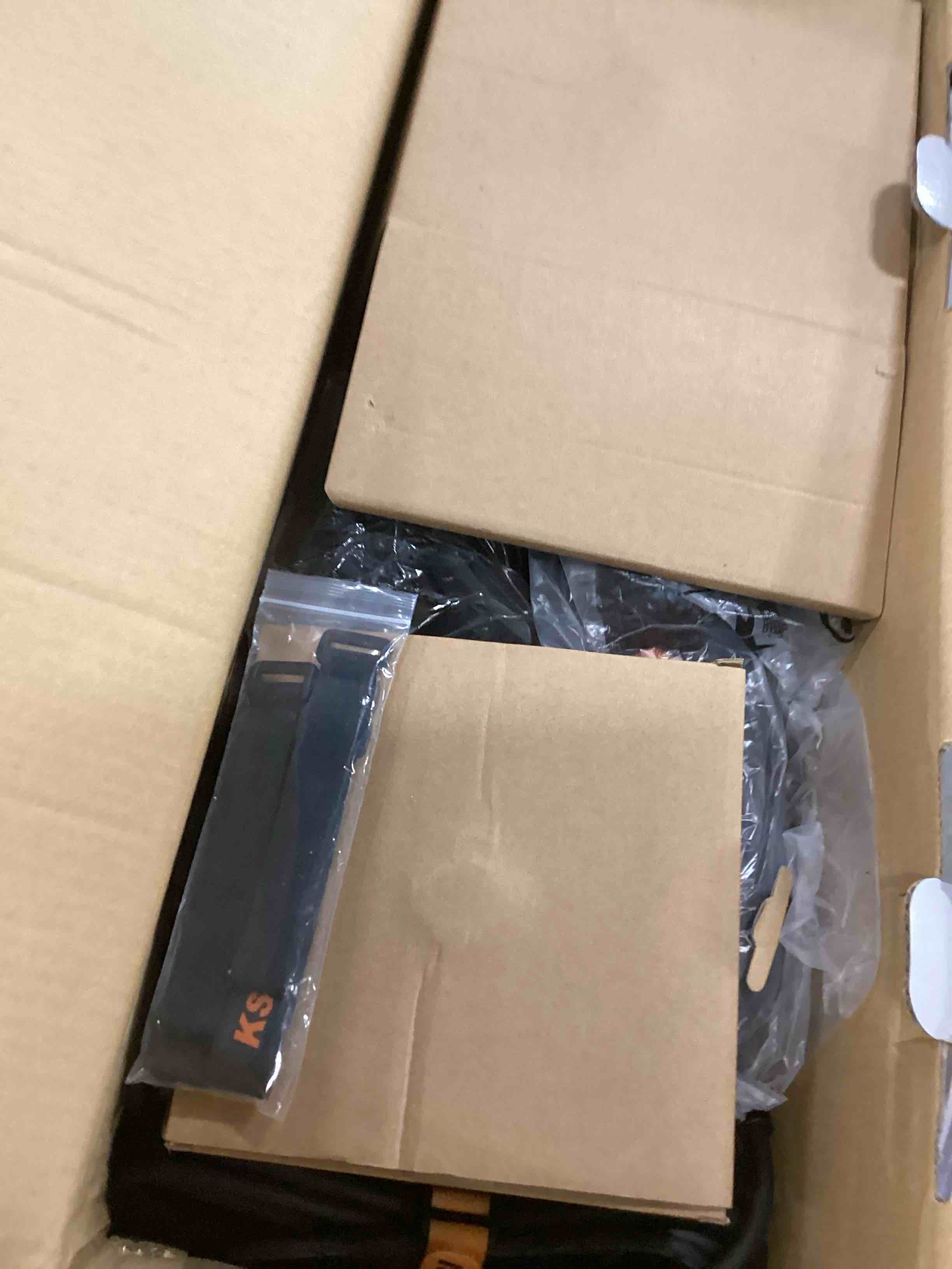https://s3.amazonaws.com/lotting-images-prod/bidfta/PNK0470712_1729775371196.jpeg